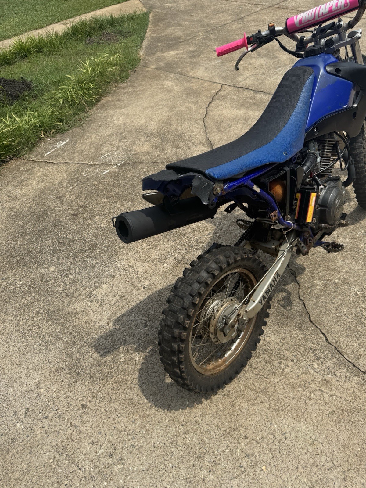 2005 Yamaha TT-R125E -Battery and Pink Grips/Pad not included.