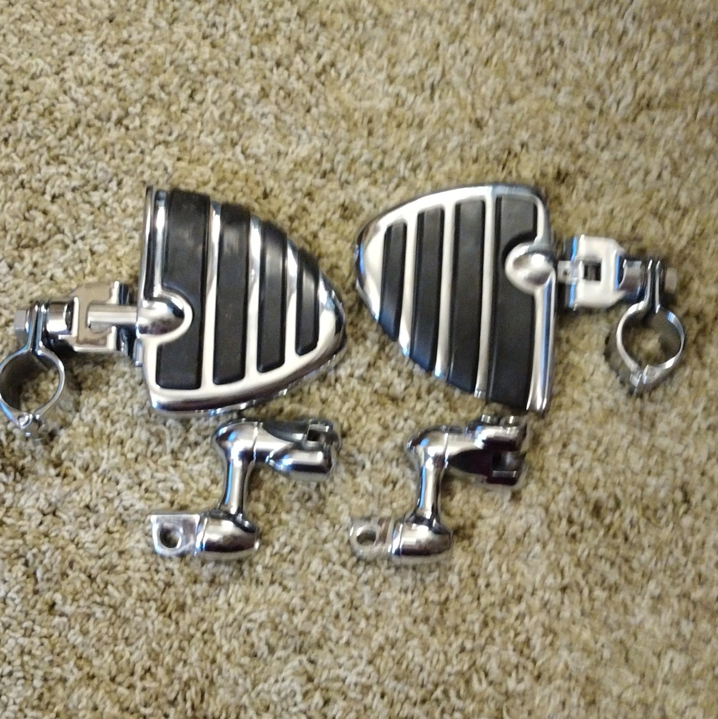 Kuryakyn Hiway BoardSet, ISO-Wing Pgs Boards, 2in Offsets, 1-1/4in Magnum Clamps