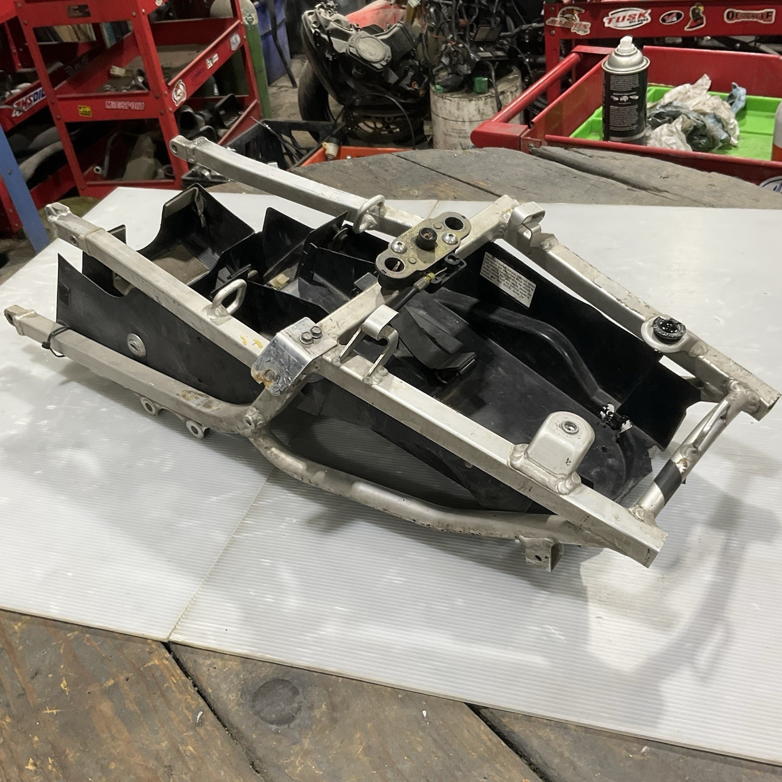 2001-2003 SUZUKI GSXR 600 750 01-02 GSXR 1000 OEM REAR SUBFRAME W/ Battery Tray