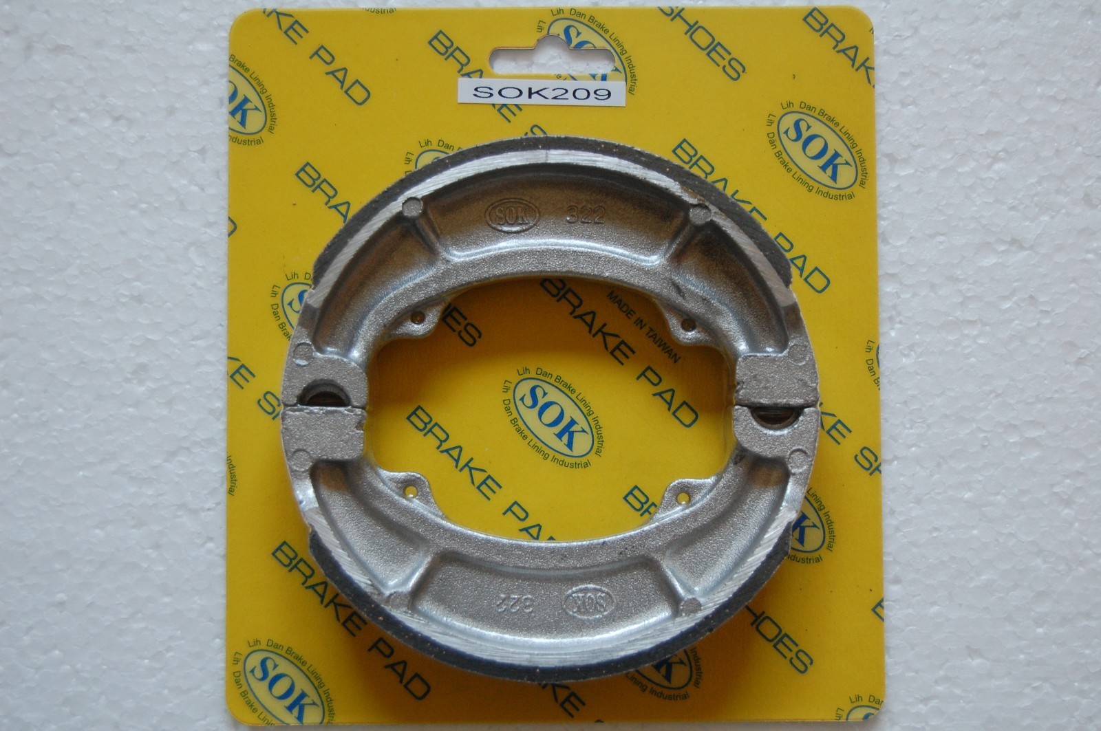 FRONT BRAKE SHOES fit YAMAHA IT 175, 1977-1983 IT175
