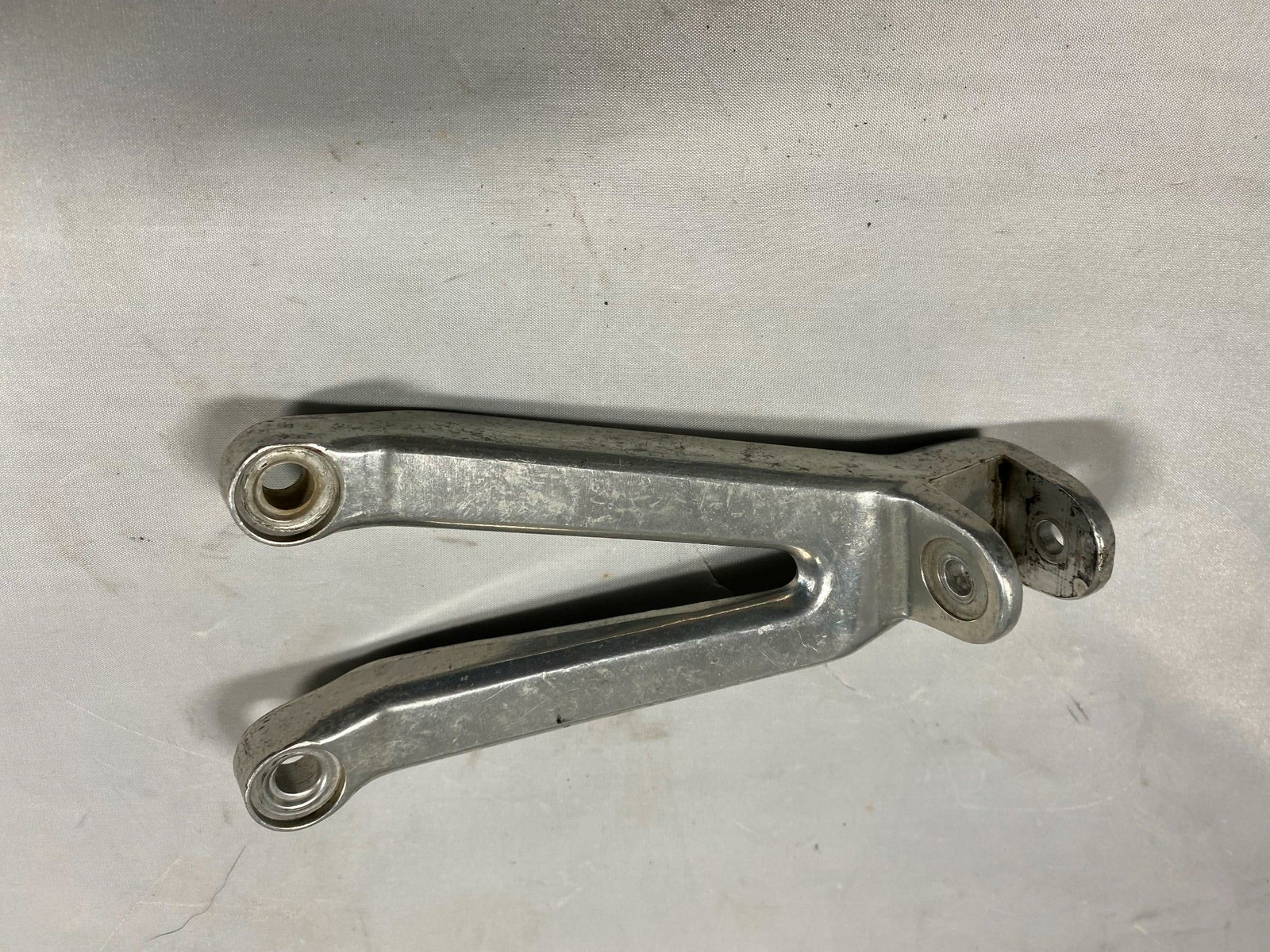 FACTORY REAR LEFT PEG BRACKET ONLY YAMAHA YZF R1 1998-2001 OEM 5JJ-4