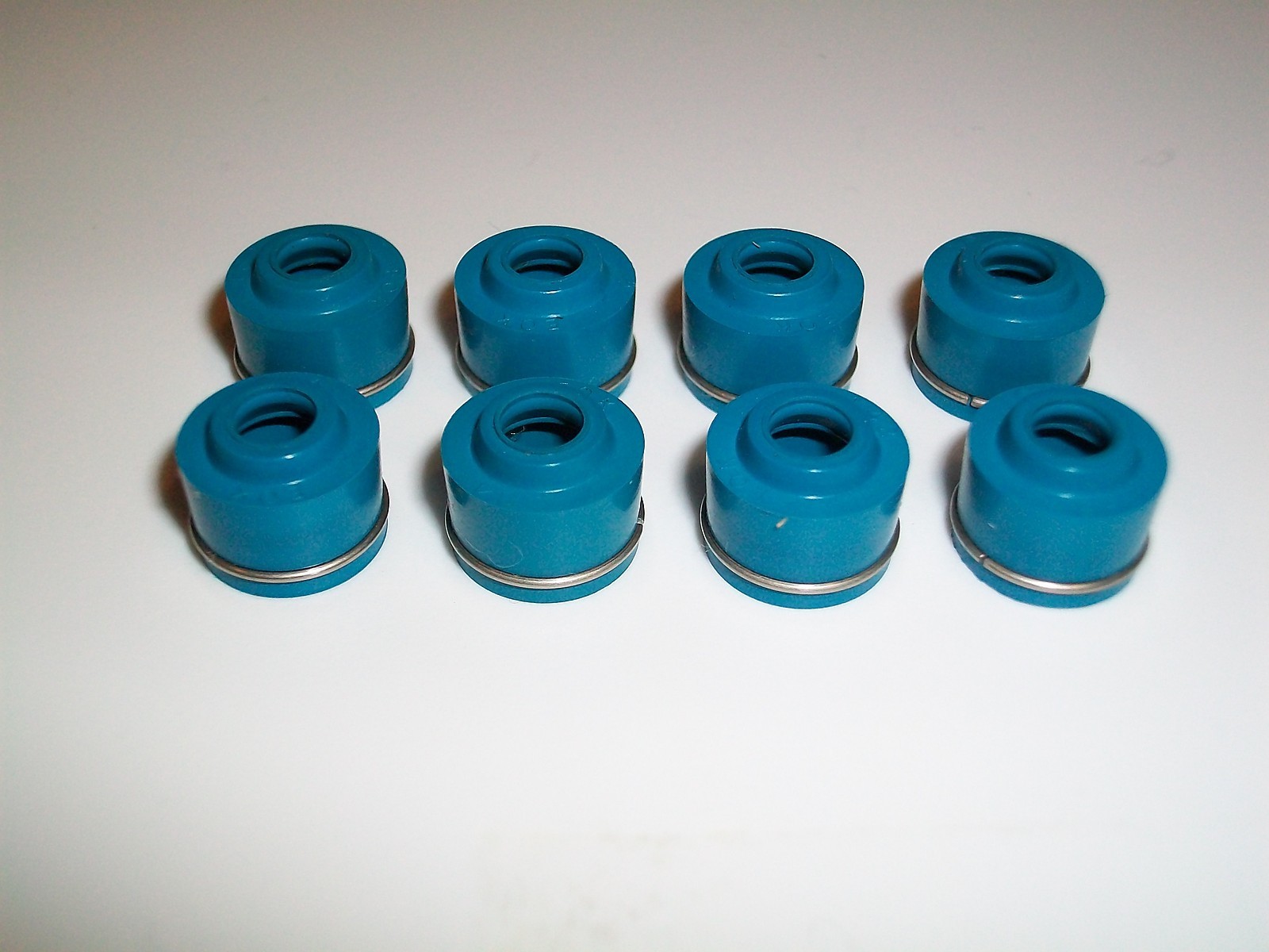 Suzuki DL650 DL 650 V-STROM “2004 – 2017” – FKM Valve Seals – Set of 8 – NEW!!