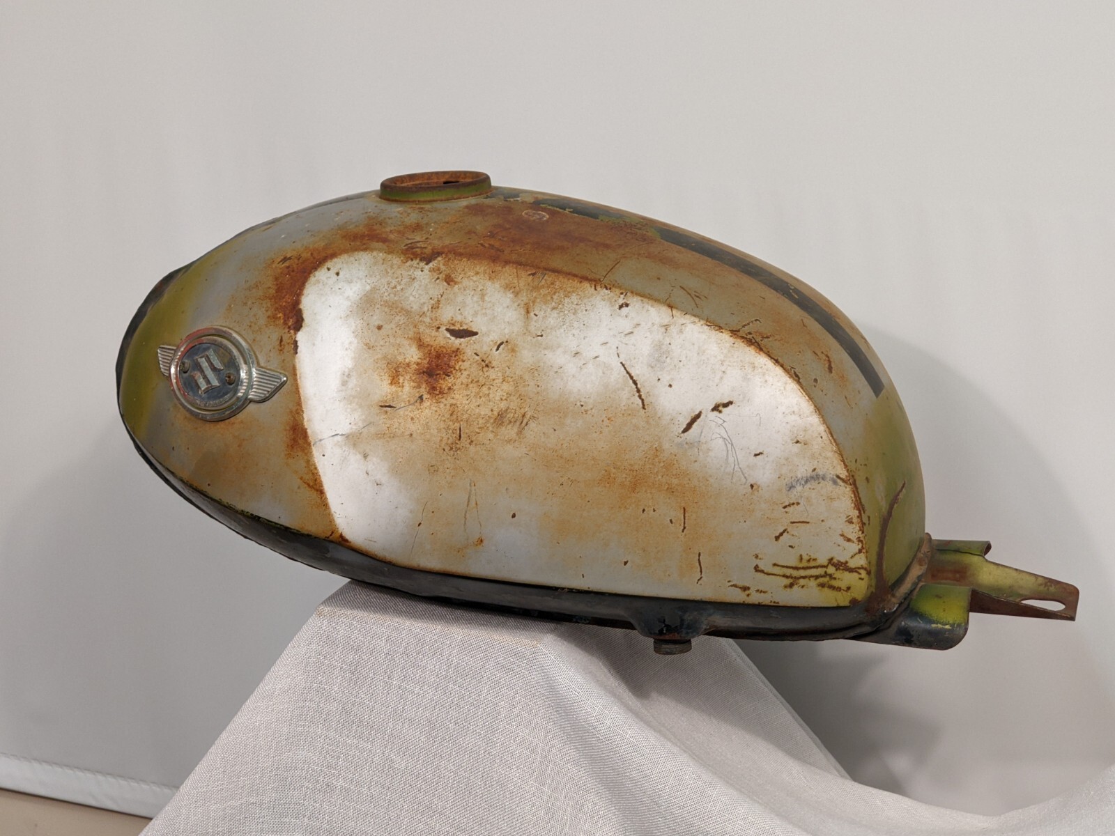 Suzuki T250 x 6R Hustler 2 Stroke Gas Tank Rare! 1969 1 year tank Cafe Racer