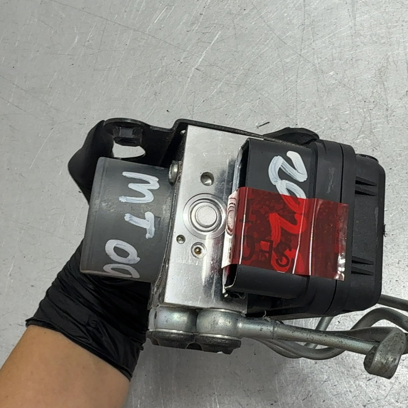 2025 Yamaha MT-09 Abs Hydraulic Pump Unit Module Bracket Oem MT09 Mt 09 25-26