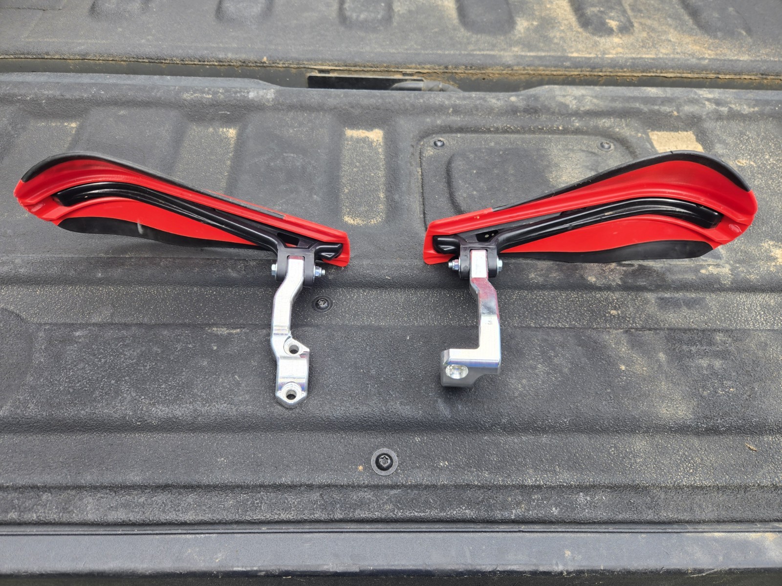 Enduro Engineering Aluminum Moto Roost Deflector Mount Kit for Beta – RED