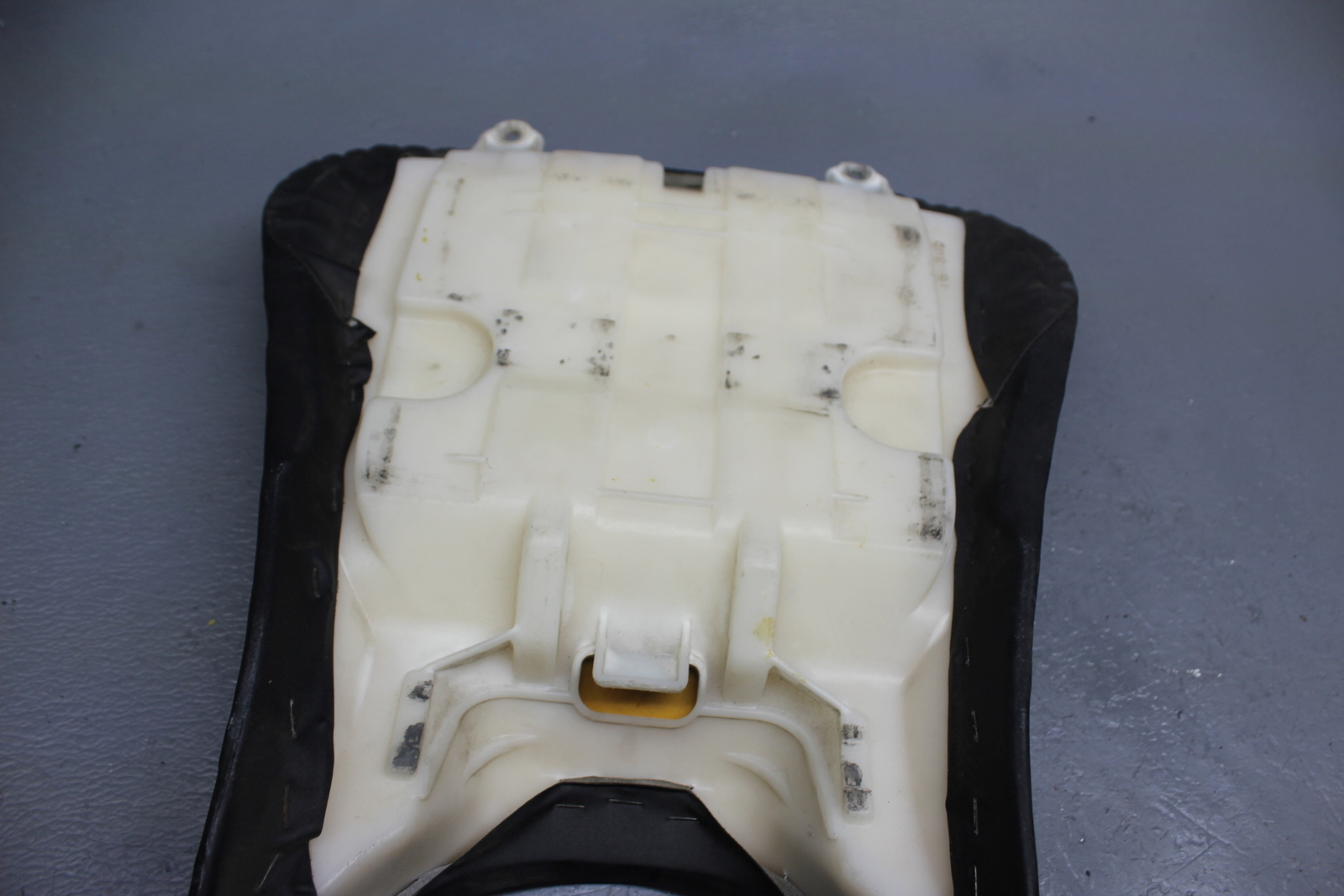 03-09 YAMAHA YZF R1 FRONT DRIVERS SEAT PAD SADDLE PILLION
