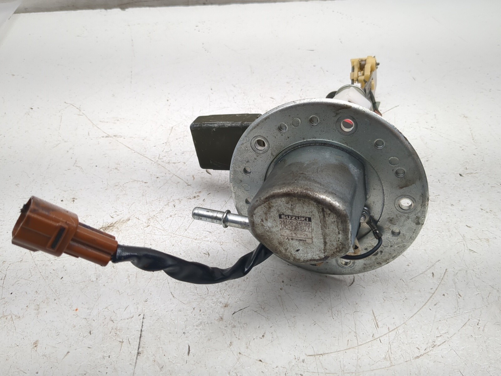 99-07 Suzuki Hayabusa GSX1300R Fuel Pump Assembly 15100-24FB0