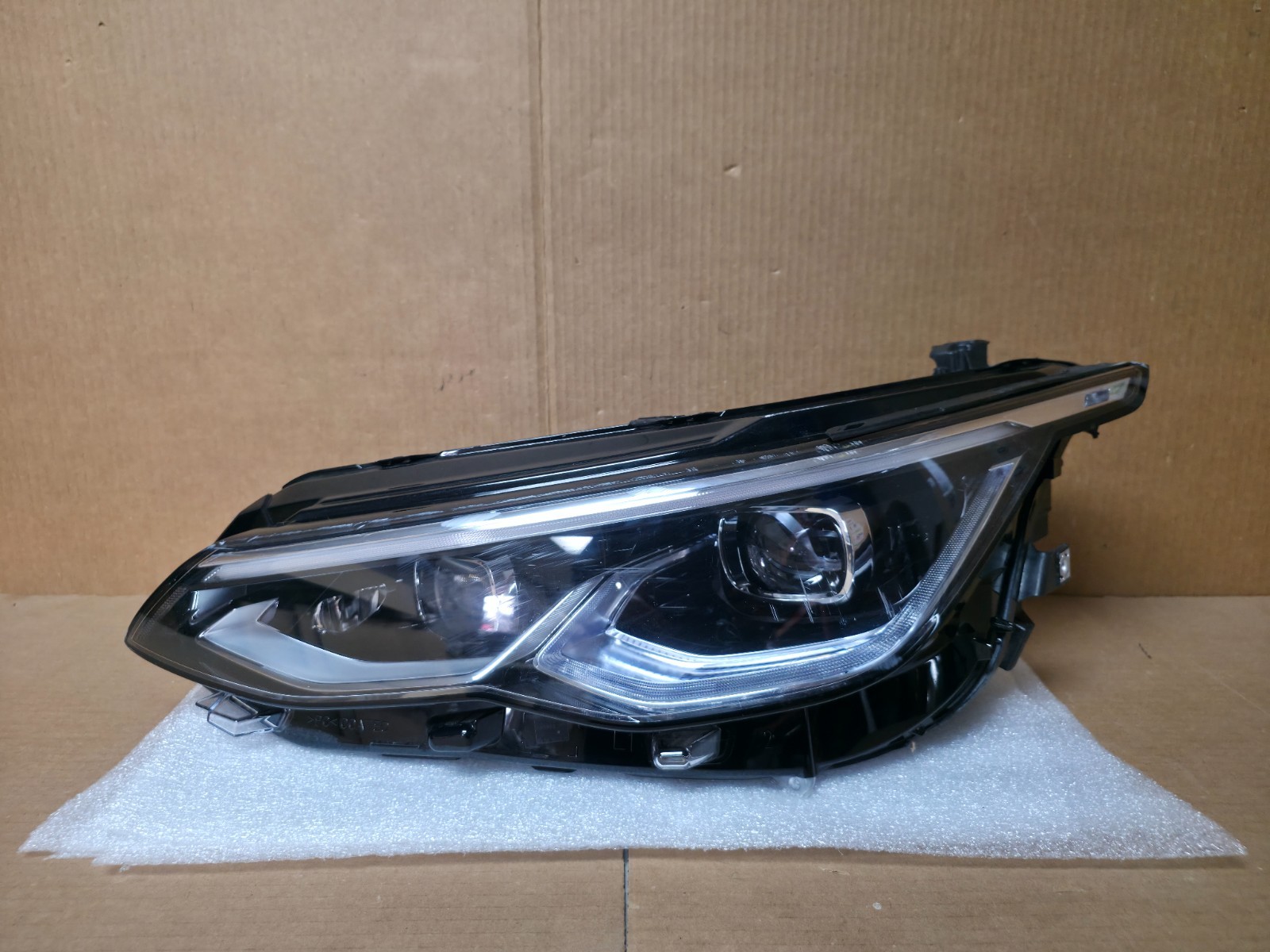 2022 2023 2024 VOLKSWAGEN GOLF LEFT DRIVER SIDE HEADLIGHT OEM