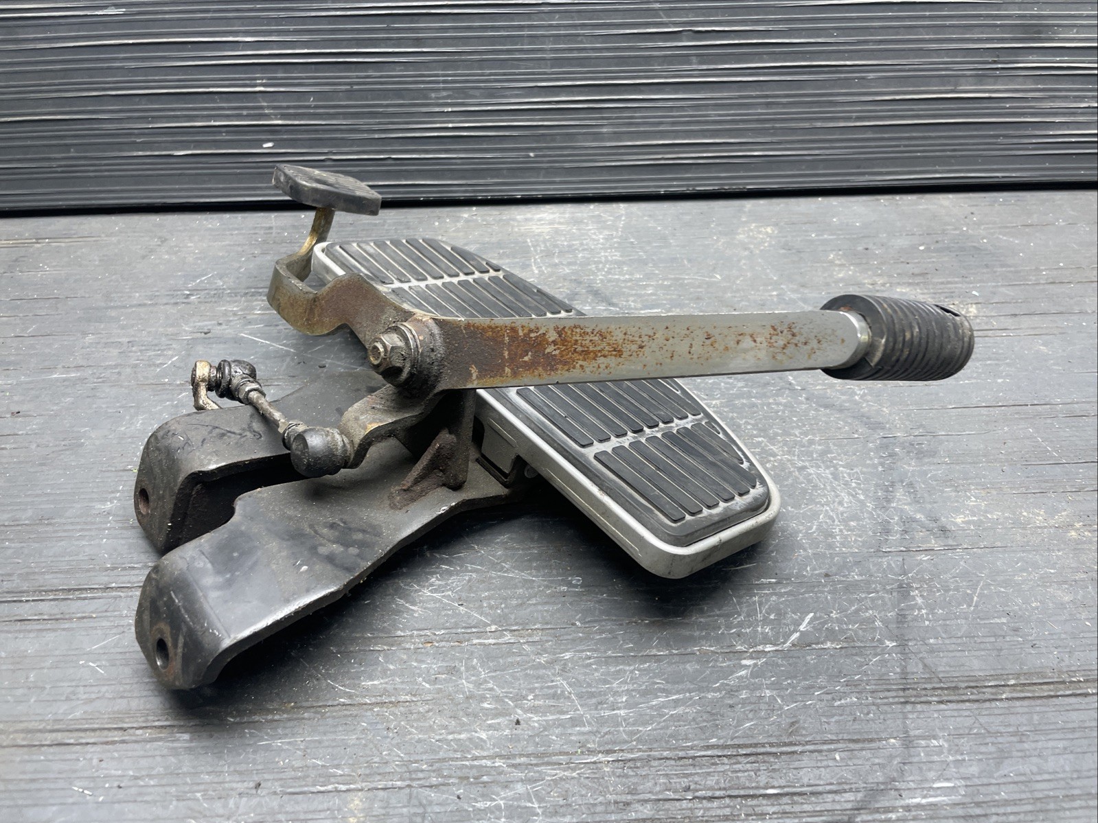 2005 Suzuki Boulevard 800 C50 Left floorboard gear shifter assembly #725