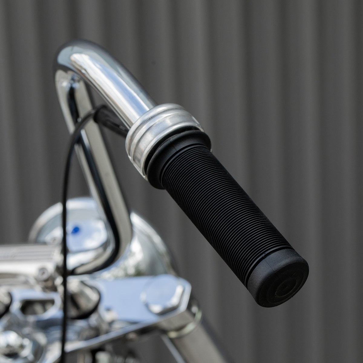 Biltwell Kung Fu 1″ (25mm) Handlebar Grips in TPV Rubber Pair – Black