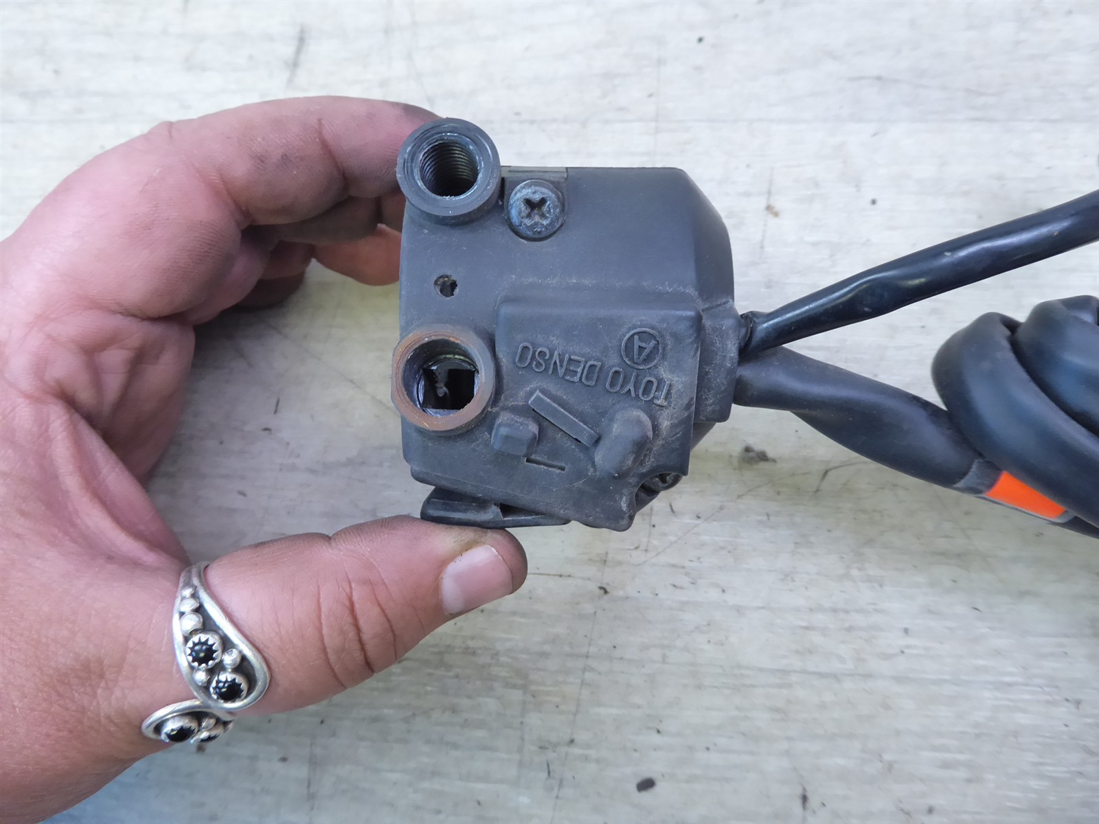 2000 Honda CBR600 F4 H20869) right hand control switch start button
