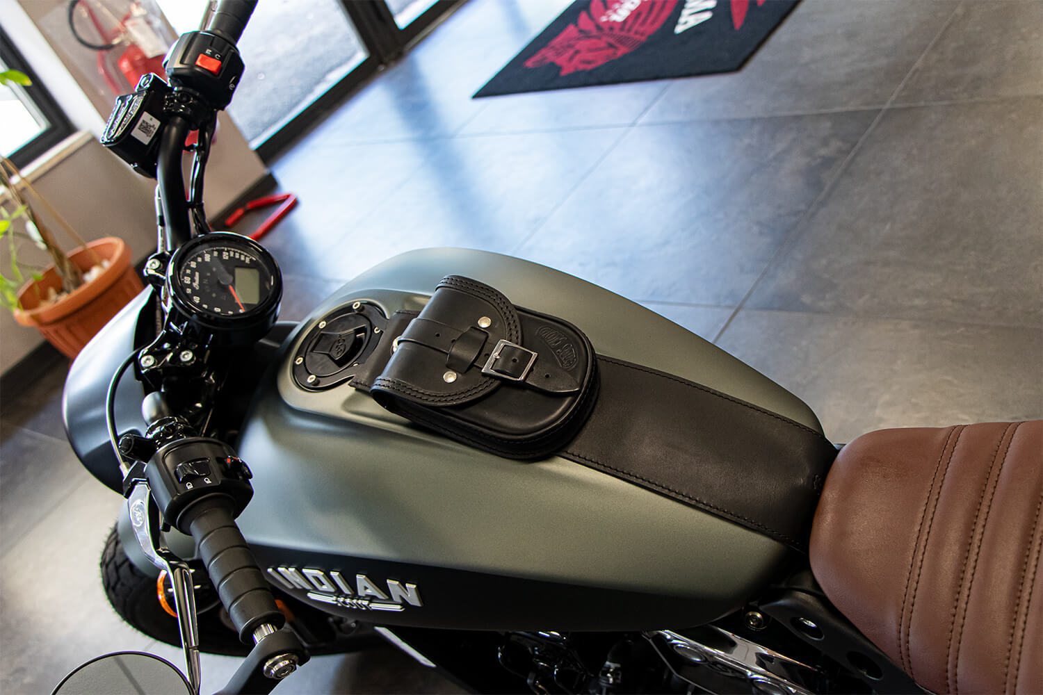 LEATHER DETACHABLE TANK BAG FOR 2015-2023 INDIAN SCOUT BOBBER,SCOUT, SCOUT ROUGE