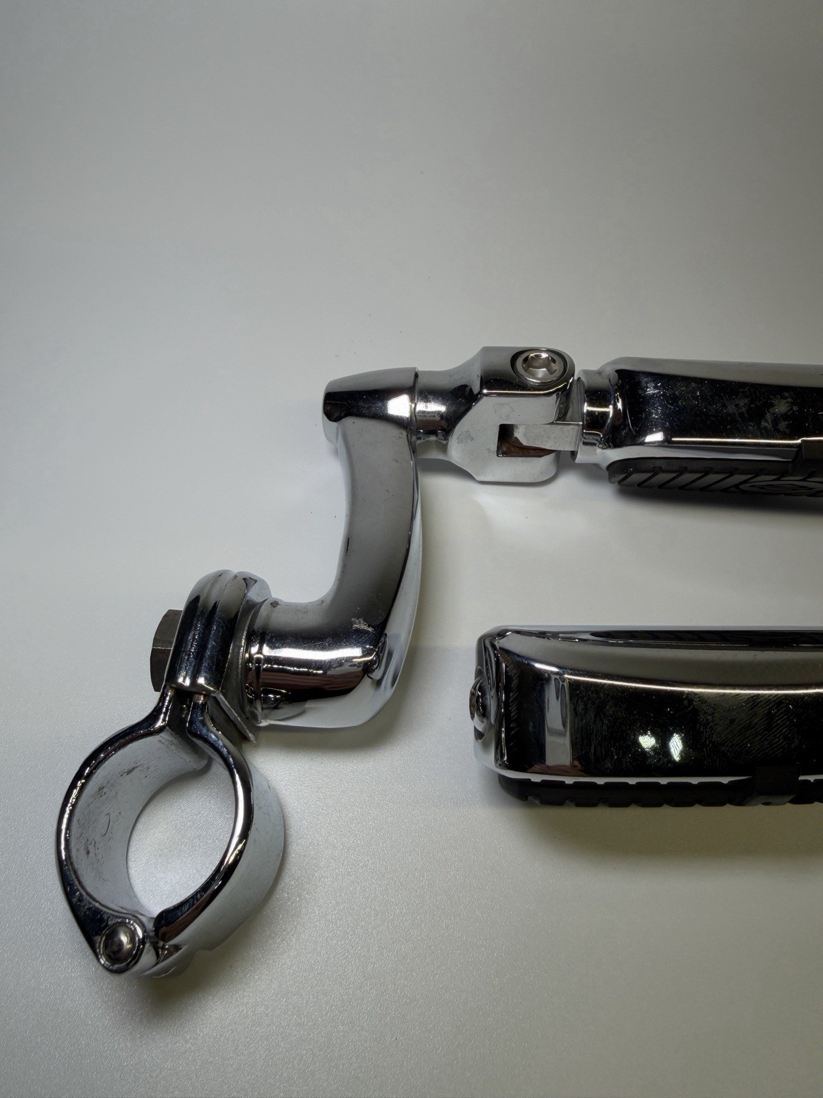 Harley-Davidson Crested Bar & Shield Footpegs w/ 360 Degree Highway Mounts