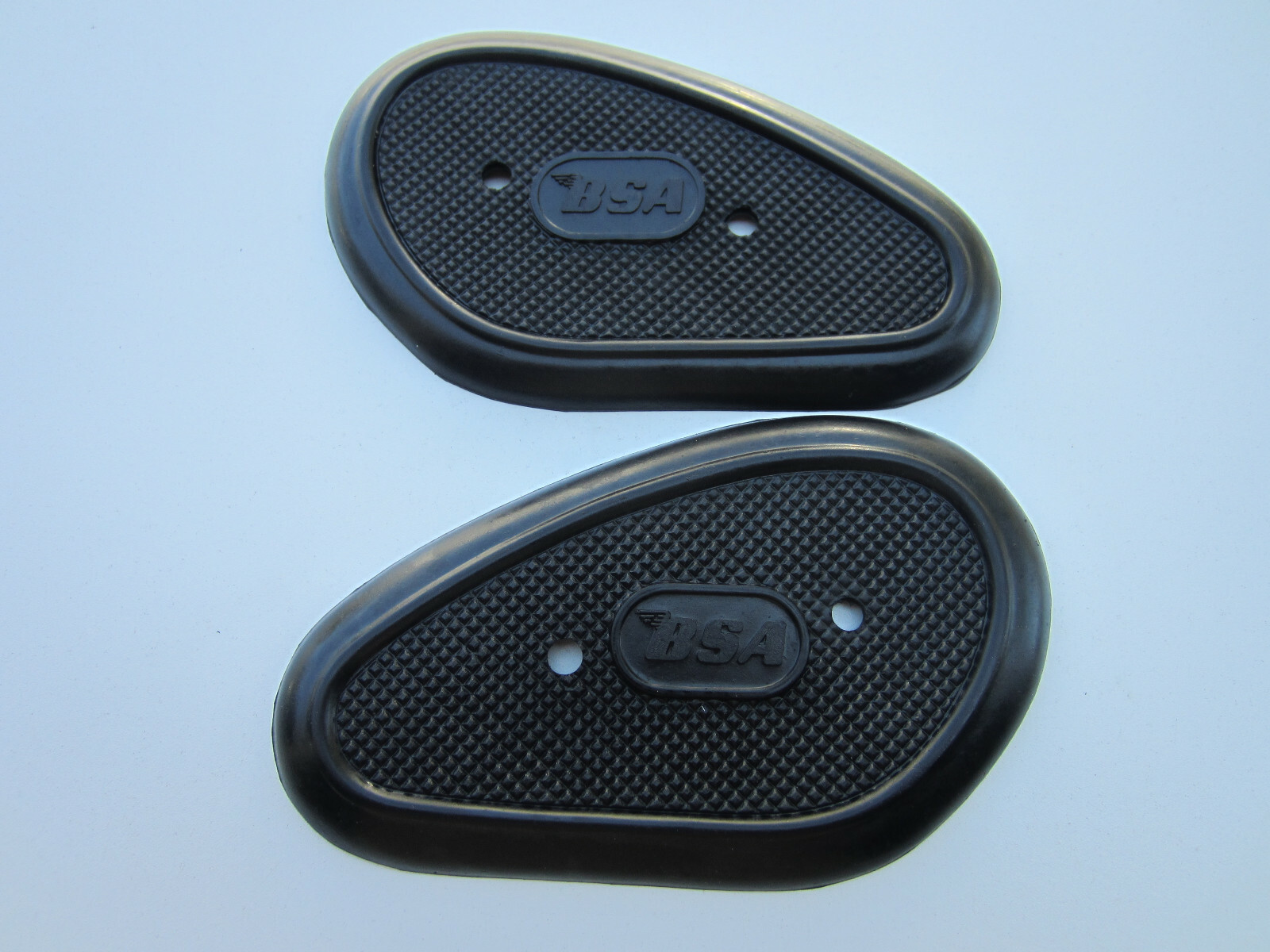 BSA GAS TANK KNEE PAD RUBBER GRIP SET A7 A10 B31 B33 C10 C11 C12 65-8205 65-8206