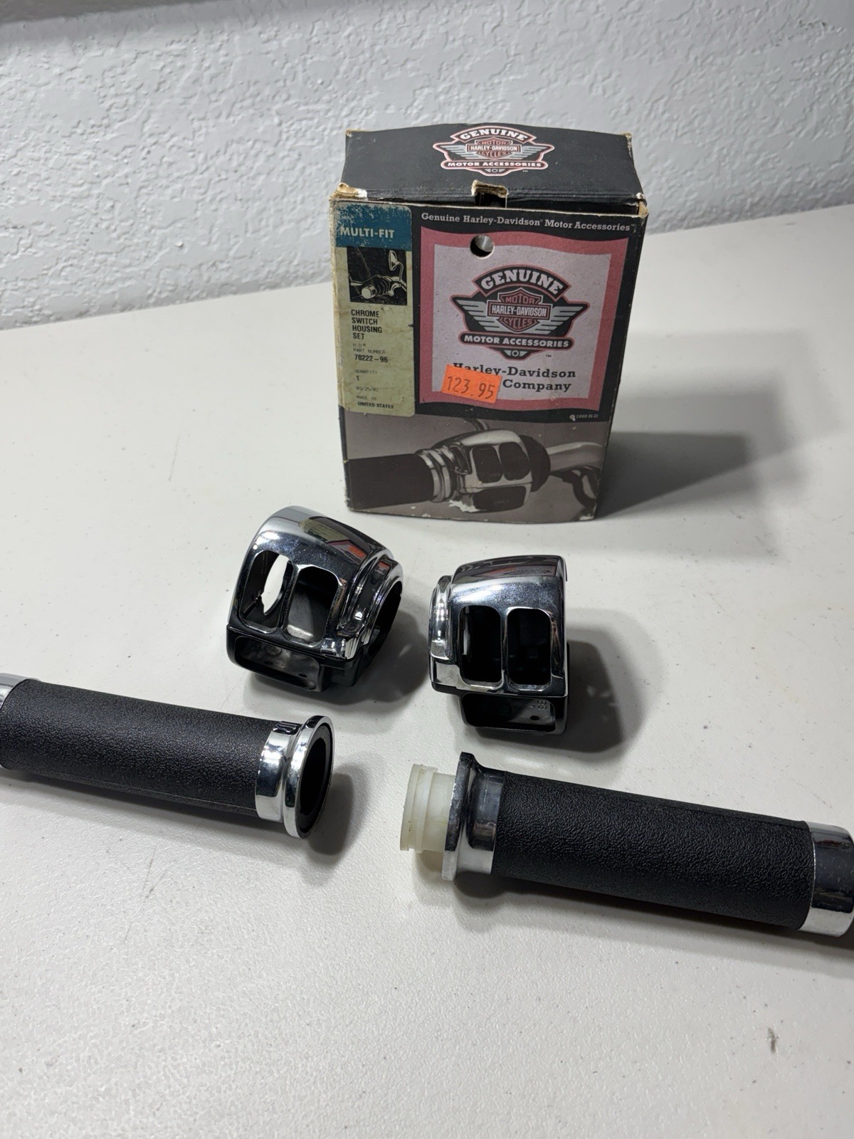 Harley Davidson Chrome And Black Switch Housing 1 Inch With Grips HD Genuine