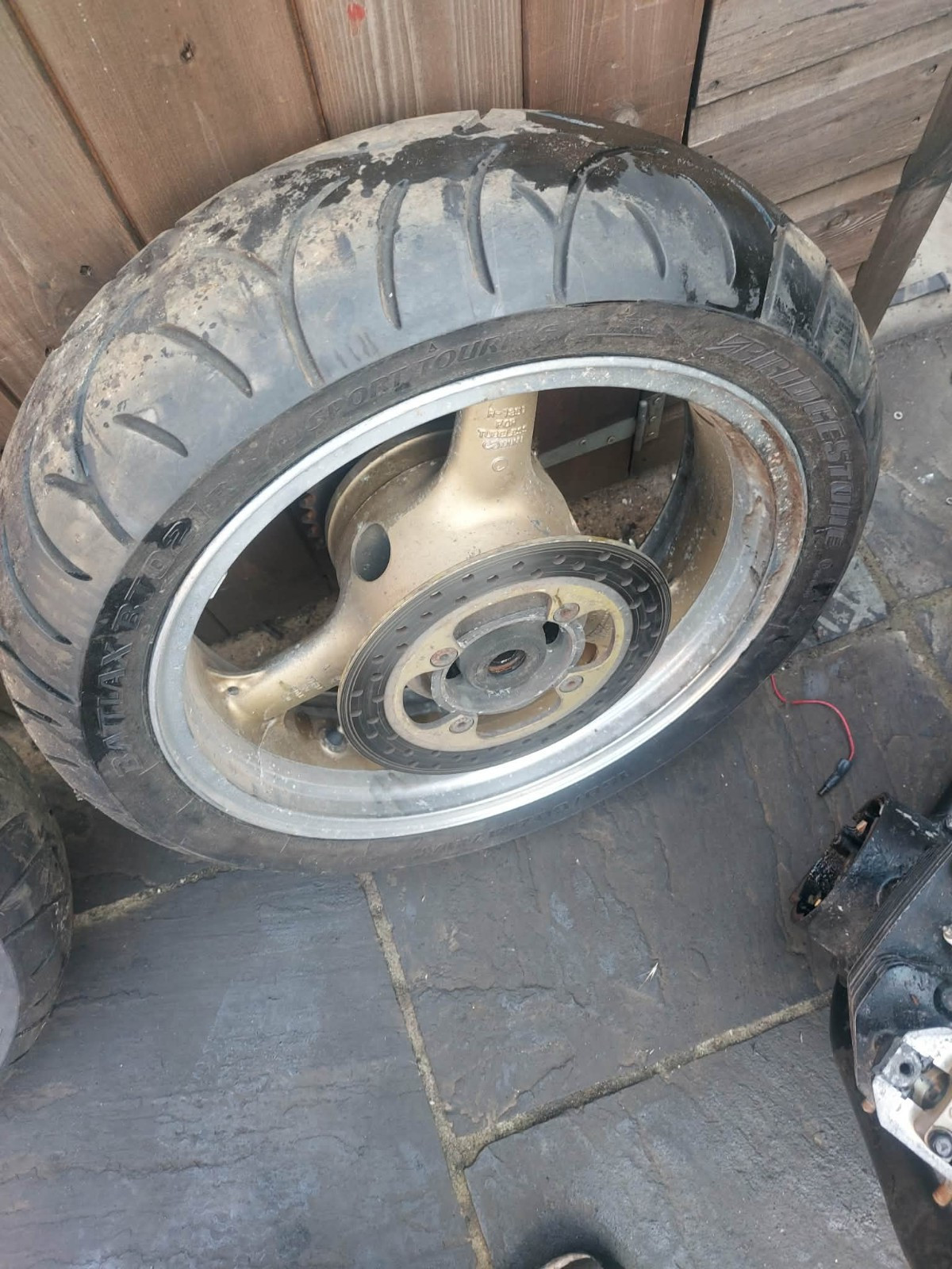 KAWASAKI ZR 7S ZR750F ZR7 2001 REAR WHEEL WITH DISC AND TYRE