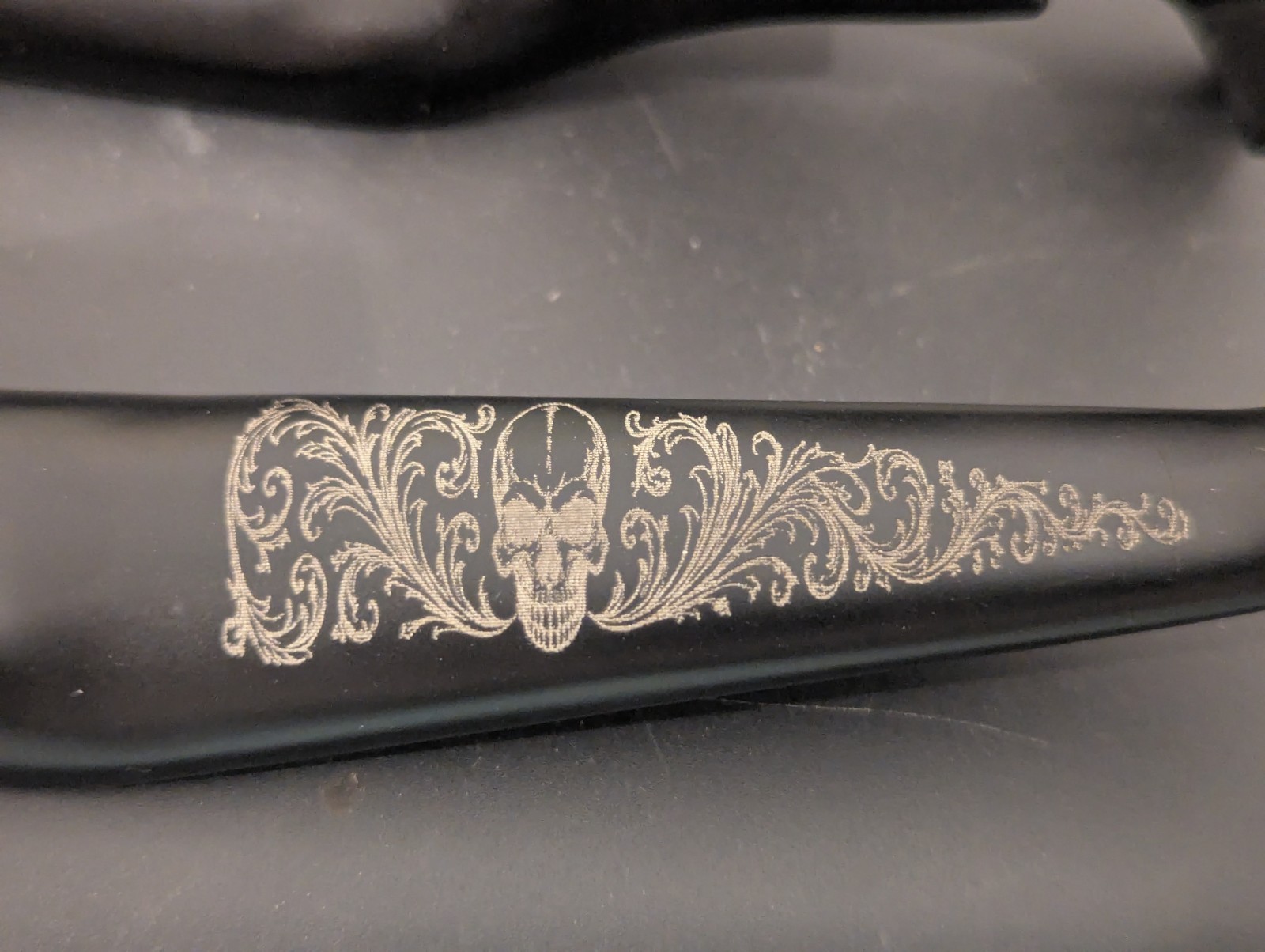 Custom Engraved brake and clutch levers Harley Davidson skull 8 ball ends