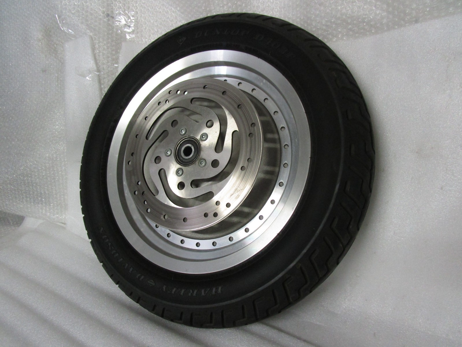 00-06 Harley Davidson FLSTF Fat Boy Softail 16×3 Front Wheel Assembly