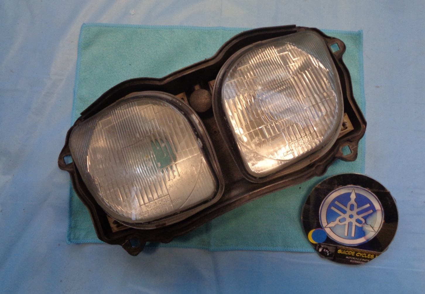 1996 Yamaha YZF 600 R headlight assembly w/ spray paint overspray 94 95 96