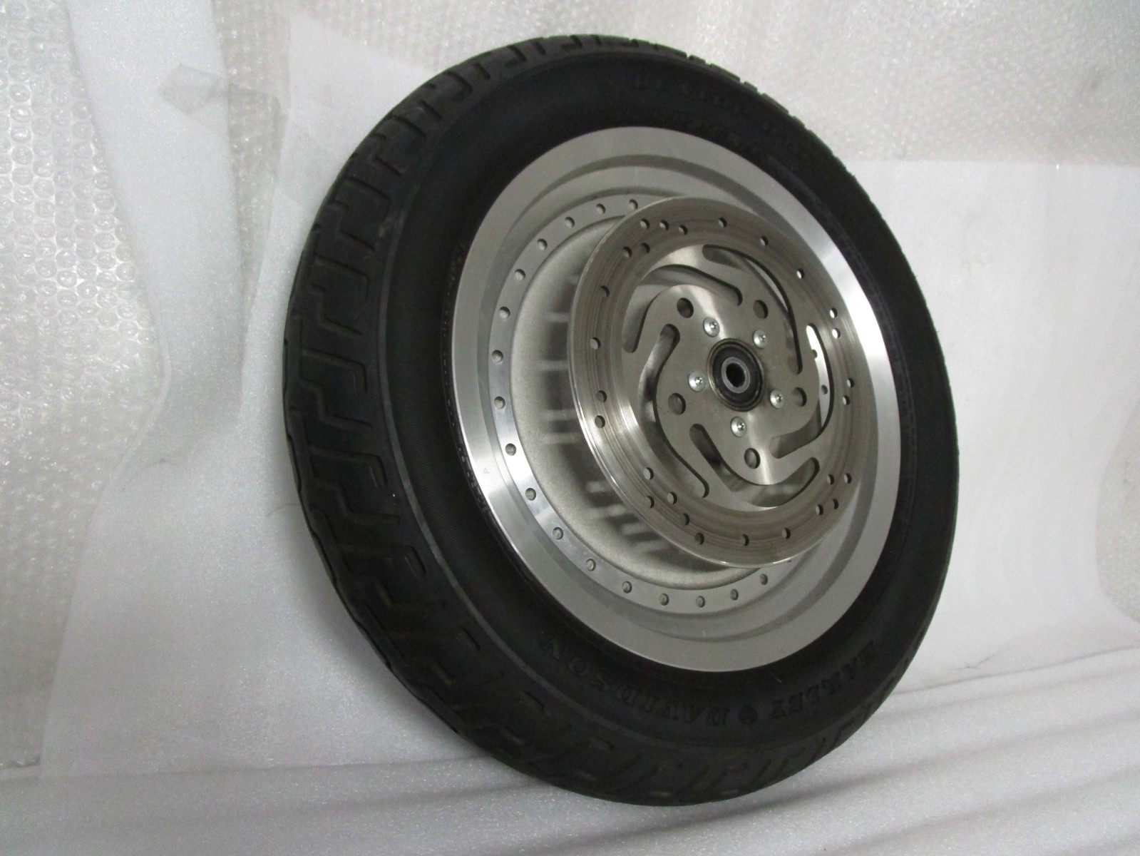 00-06 Harley Davidson FLSTF Fat Boy Softail 16×3 Front Wheel Assembly