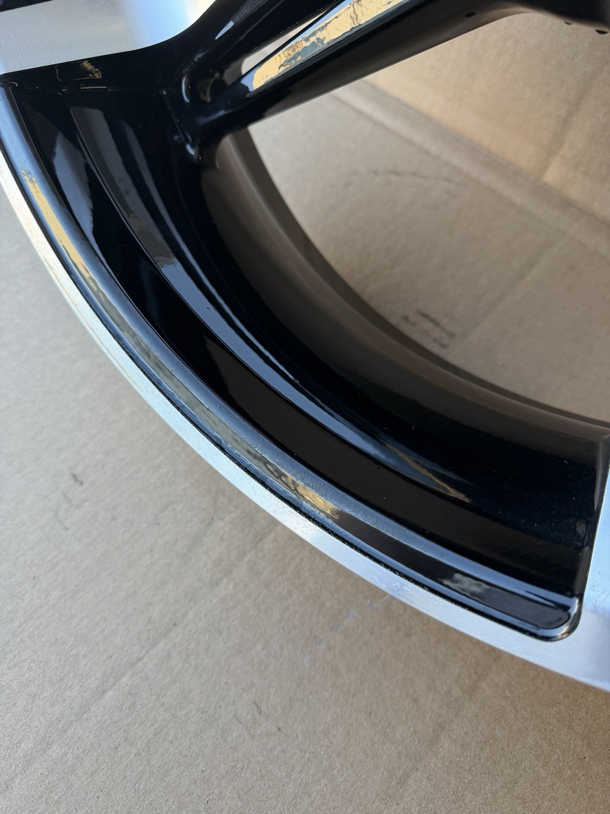 Harley-Davidson OEM 18″ x 5″ 24-up Touring Street Road Glide Rear Wheel 40900905