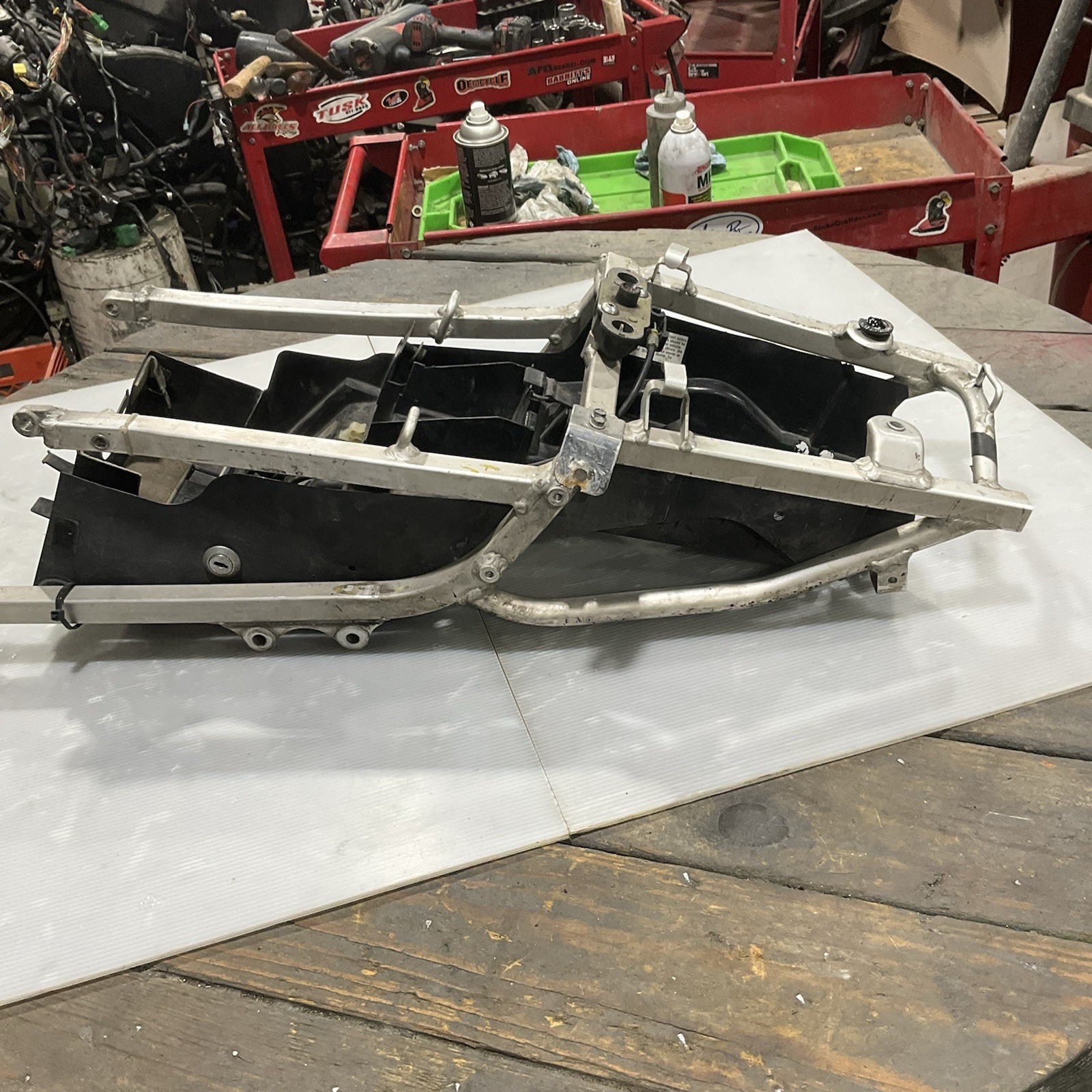 2001-2003 SUZUKI GSXR 600 750 01-02 GSXR 1000 OEM REAR SUBFRAME W/ Battery Tray
