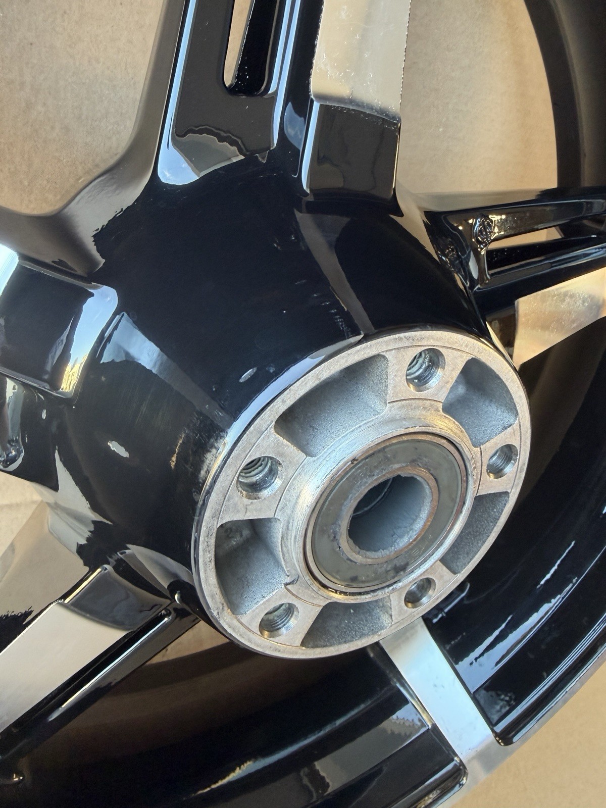 Harley-Davidson OEM 18″ x 5″ 24-up Touring Street Road Glide Rear Wheel 40900905