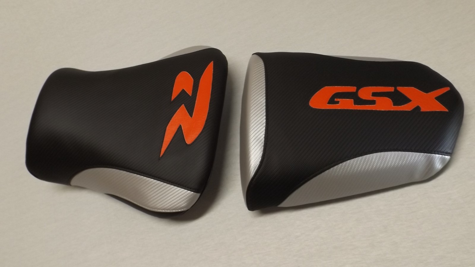 SUZUKI GSXR 600 750 CUSTOM FRONT& REAR SEAT COVERS 2004 2005 BLACK/SILVER CF