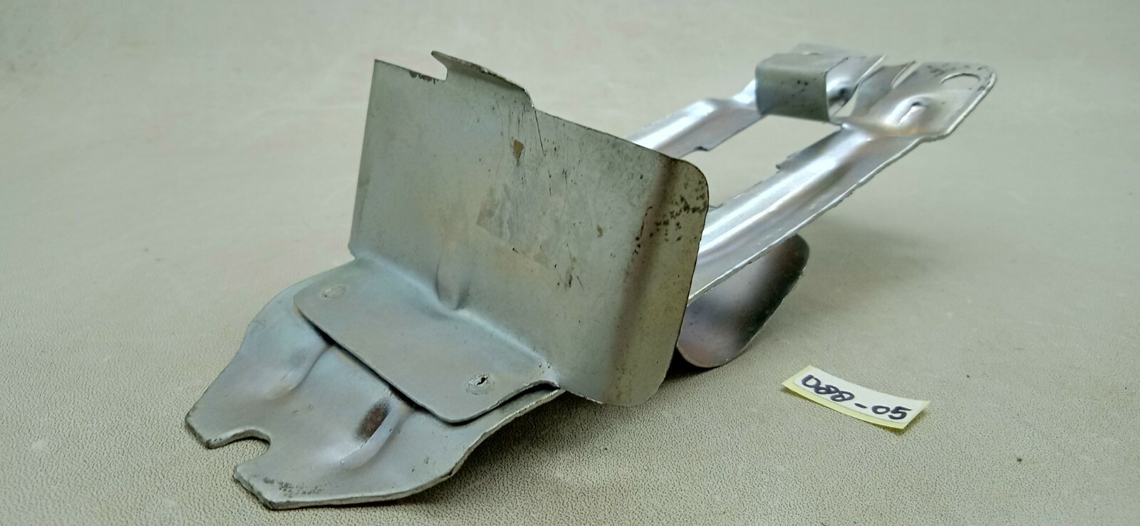 Suzuki A100 AS100 AC100 Battery Bracket Holder New