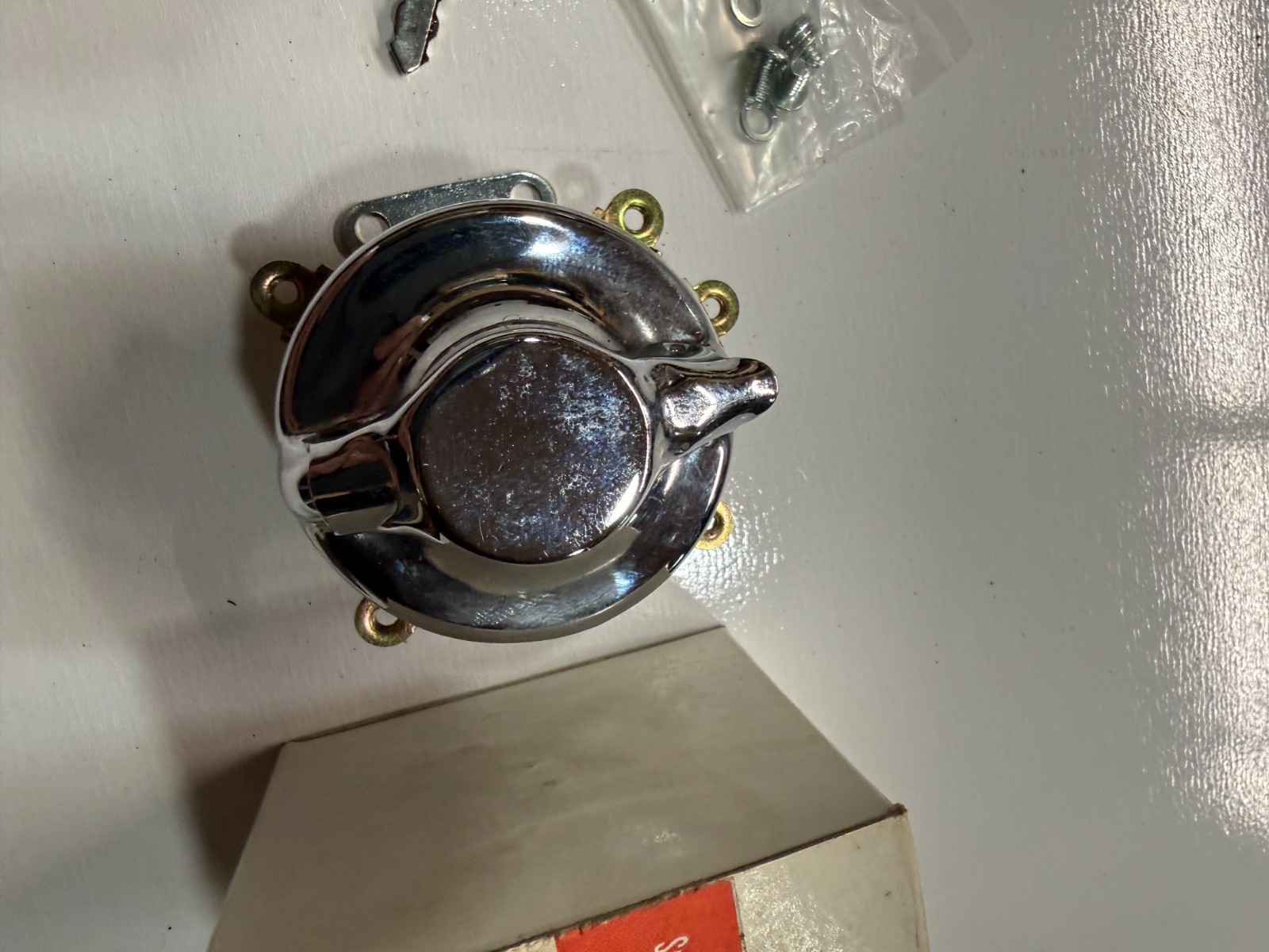 Harley Davidson Chrome 5 Post Ignition light switch Flip top with 2 keys 41 up