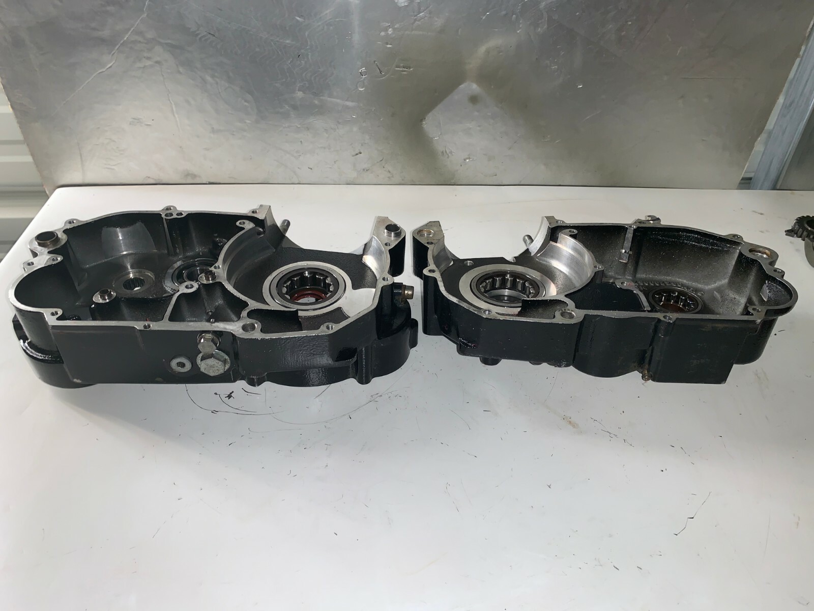 2001 KTM 400 LC4 OEM SET CRANKCASE LEFT RIGHT TRANSMISSION BOX BOTTOM END