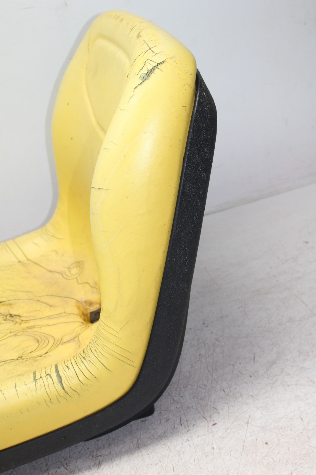 1997 JOHN DEERE GATOR 6X4 FRONT PASSENGER SIDE SEAT
