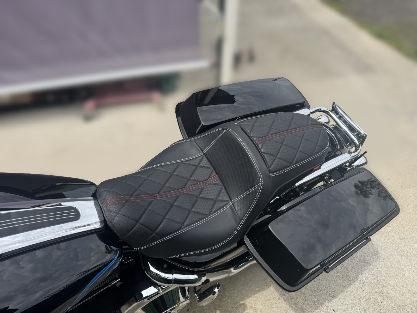 White & Red Stitching Seat For Harley Road Glide FLTR / EFI FLTRI 1997-2007