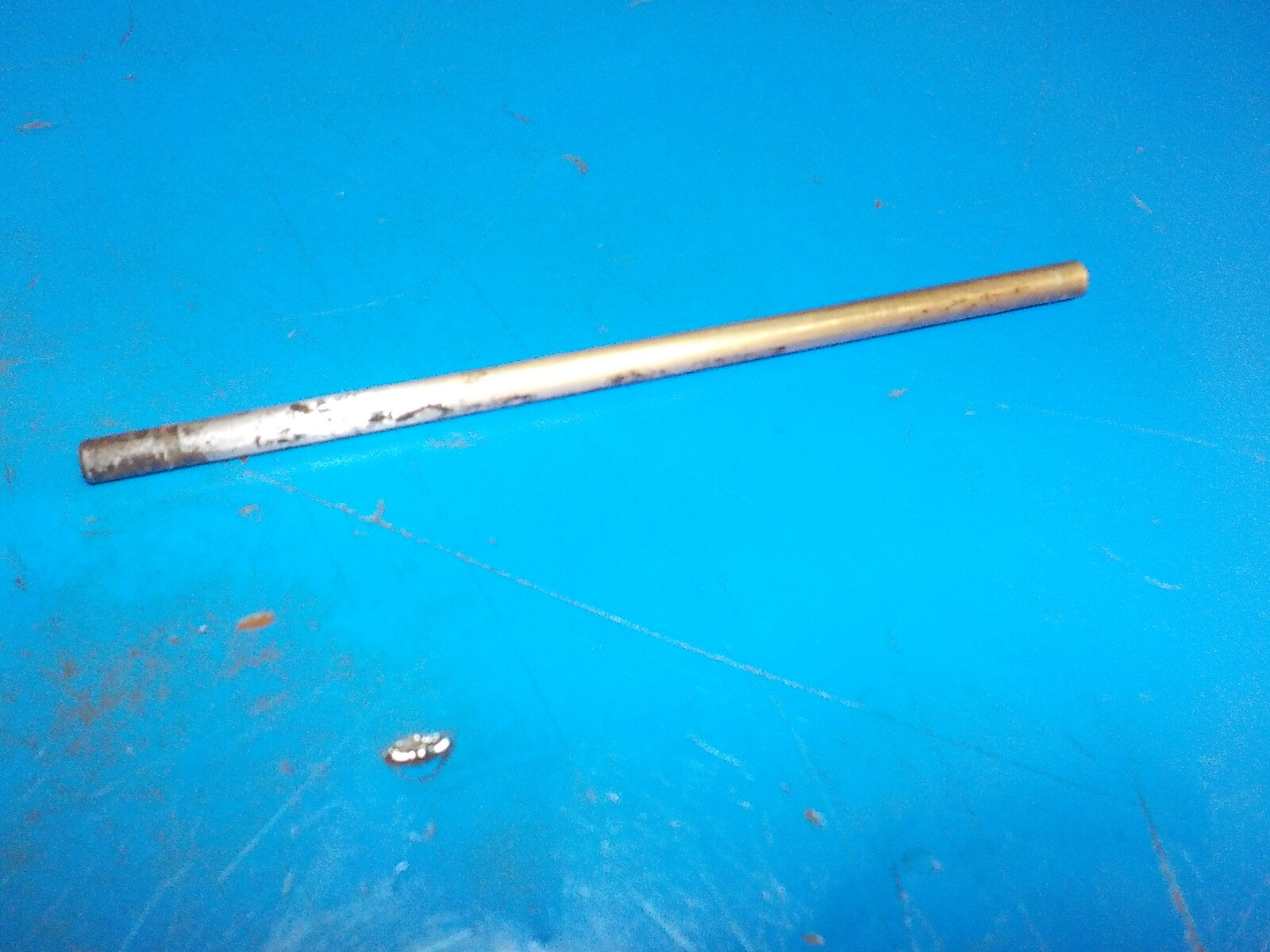 YAMAHA YZ 125 1983 CLUTCH PUSH ROD , HAS DAMAGE AS SEEN IN PICTURE ,USED