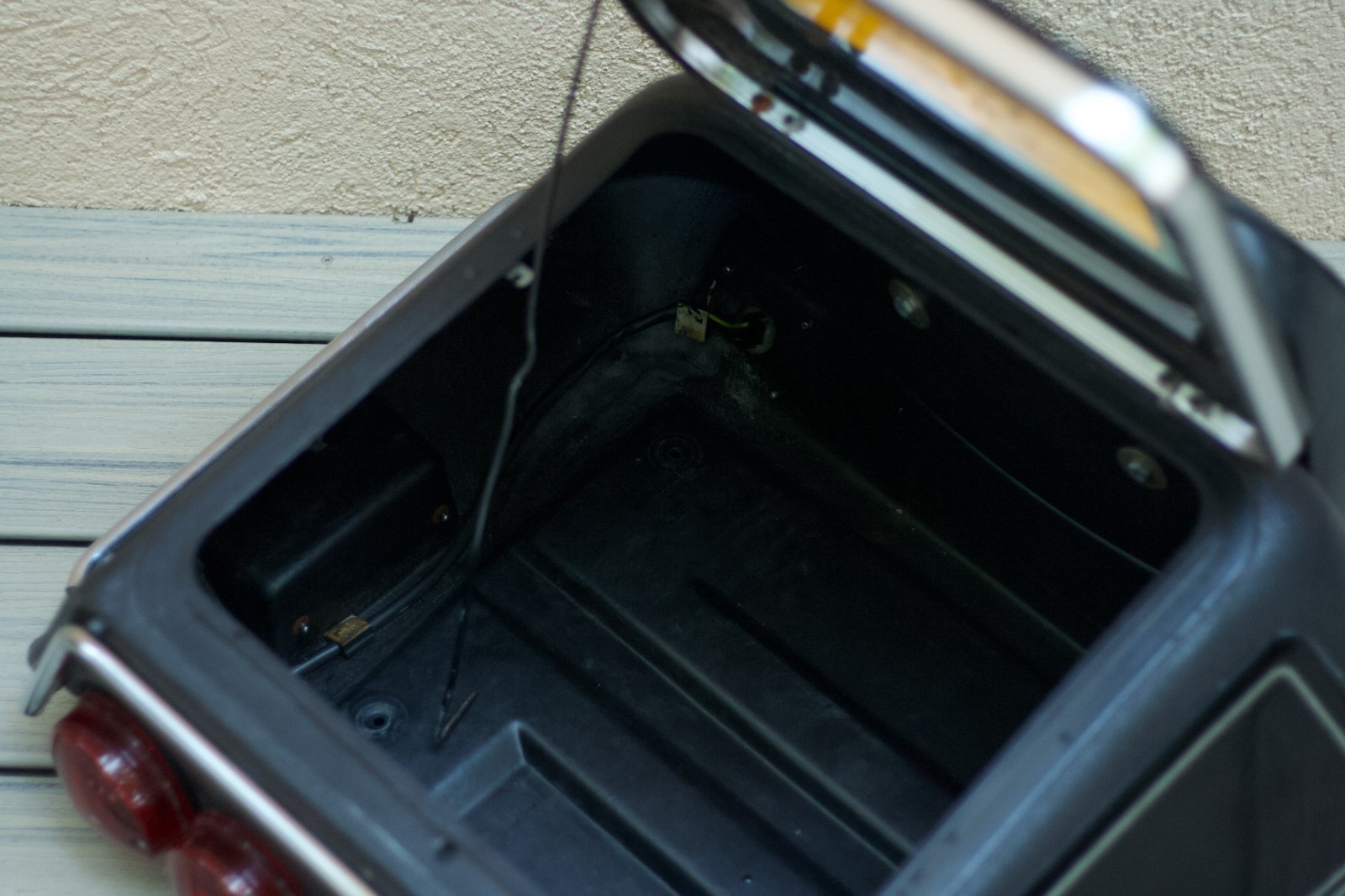 Vetter Trunk with Keys and Bracket