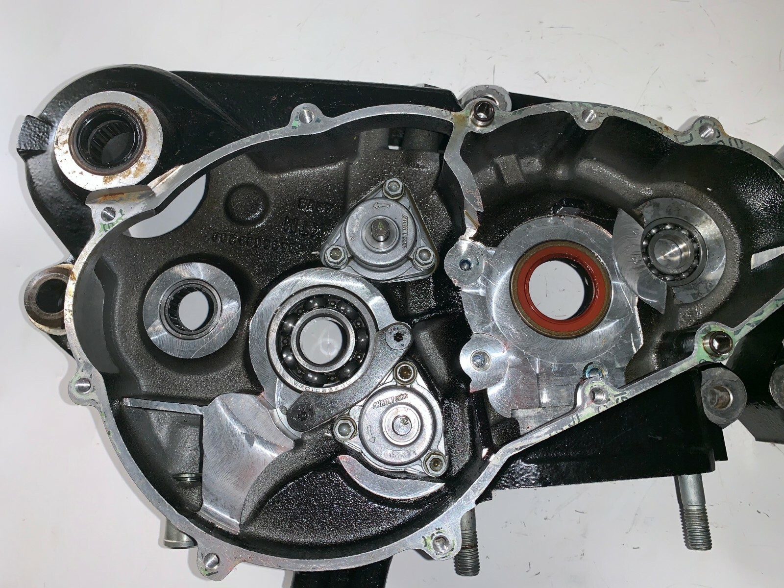 2001 KTM 400 LC4 OEM SET CRANKCASE LEFT RIGHT TRANSMISSION BOX BOTTOM END