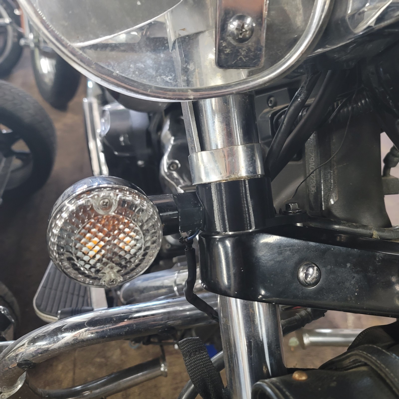 Yamaha Raider XV1900 Left Right Front Turn Signal Rubber Mount Stalk 2008-2016
