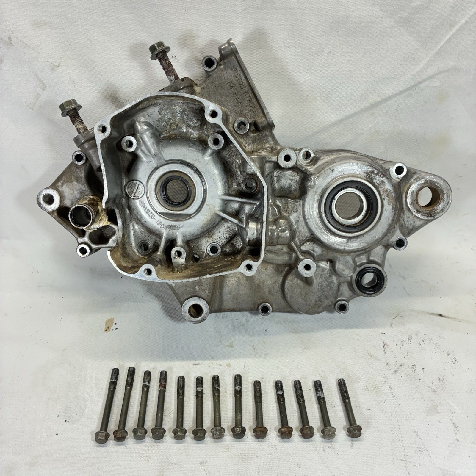 98-00 1999 RM125 RM 125 OEM Crankcase Set Crankcases Bottom Left Case