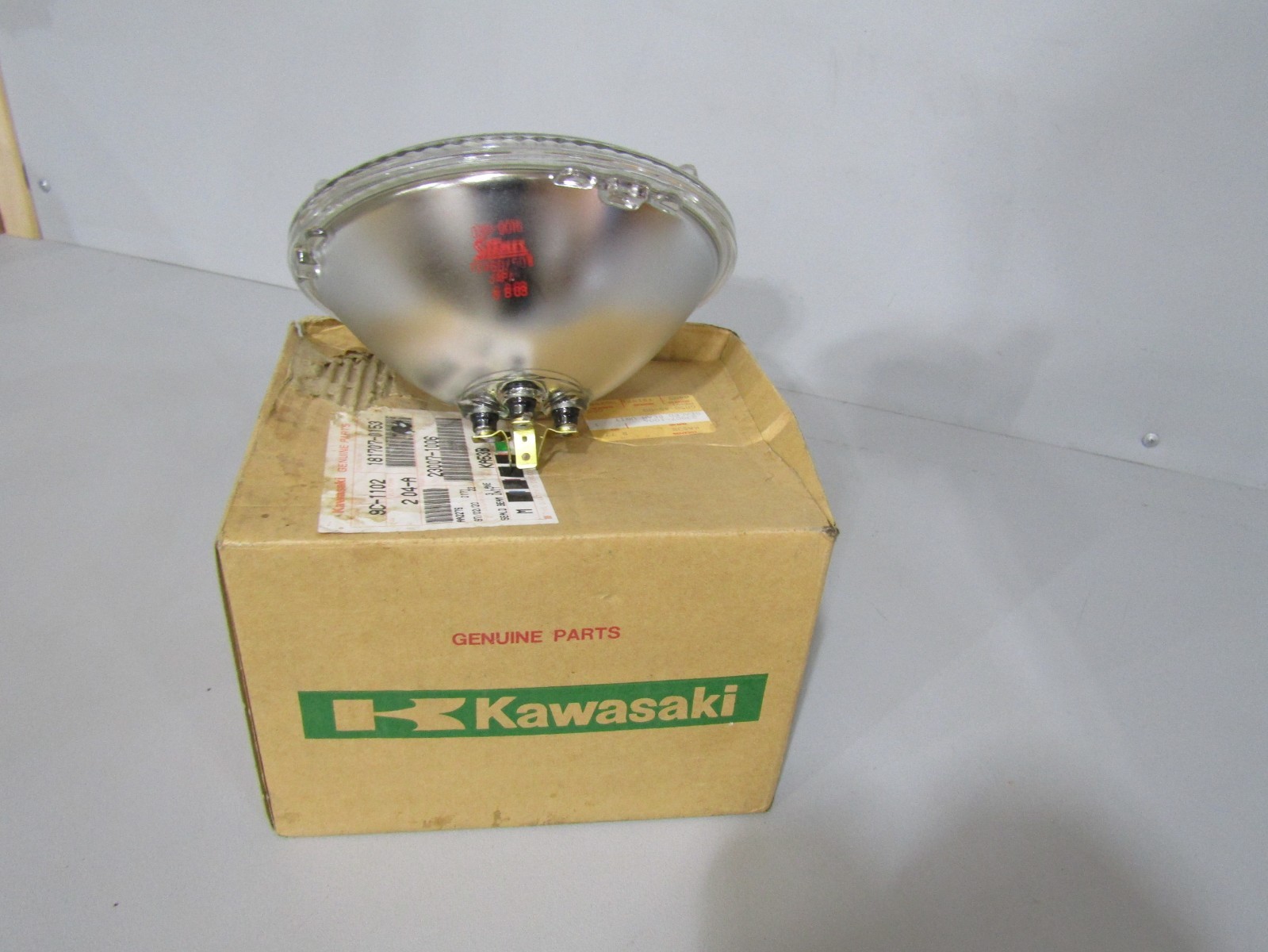 GENUINE KAWASAKI KZ1000 KZ650 KZ750 NOS HEADLIGHT 23007-1006