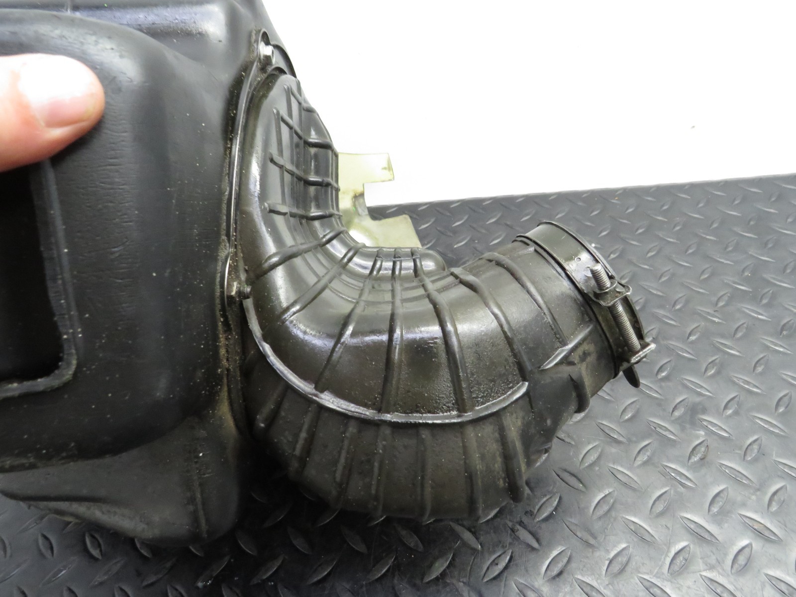 92 93 KAWASAKI KX 125 KX125 OEM AIRBOX HOUSING BOOT CLEAN GOOD! 11011-1370