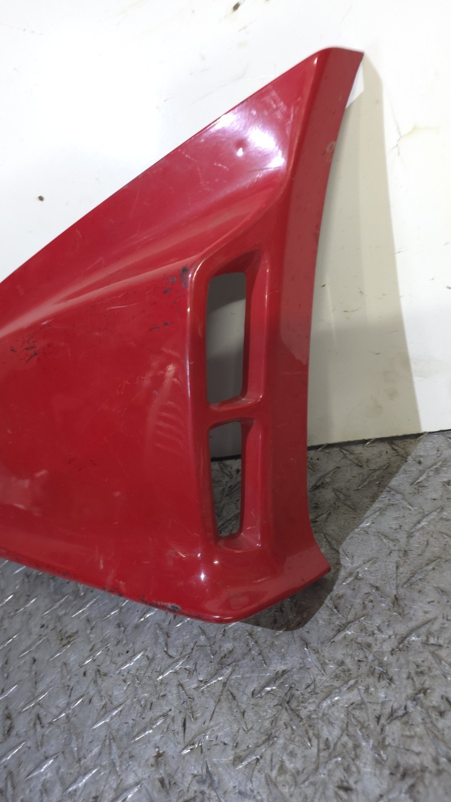 1984-1986 Suzuki GSX1100E GSX1100EF RIGHT SIDE MID FAIRING (1 BROKEN TAB)