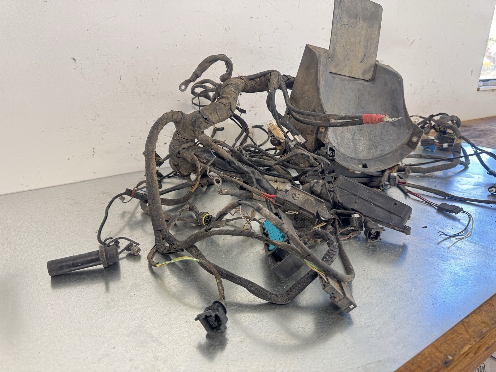 01-05 BMW R1150R ENGINE WIRING HARNESS & FUSE PANEL GENUINE FACTORY OEM *READ*