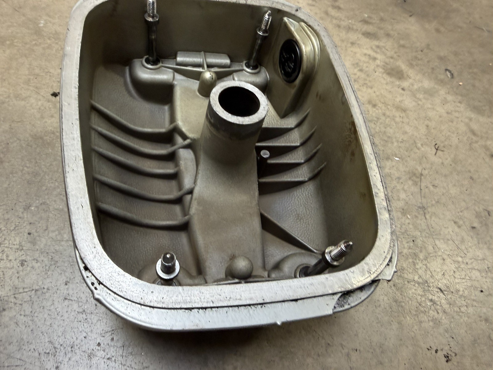 99 BMW R1100 Engine LEFT Top End Cylinder Head Cover 1340235.9 6251