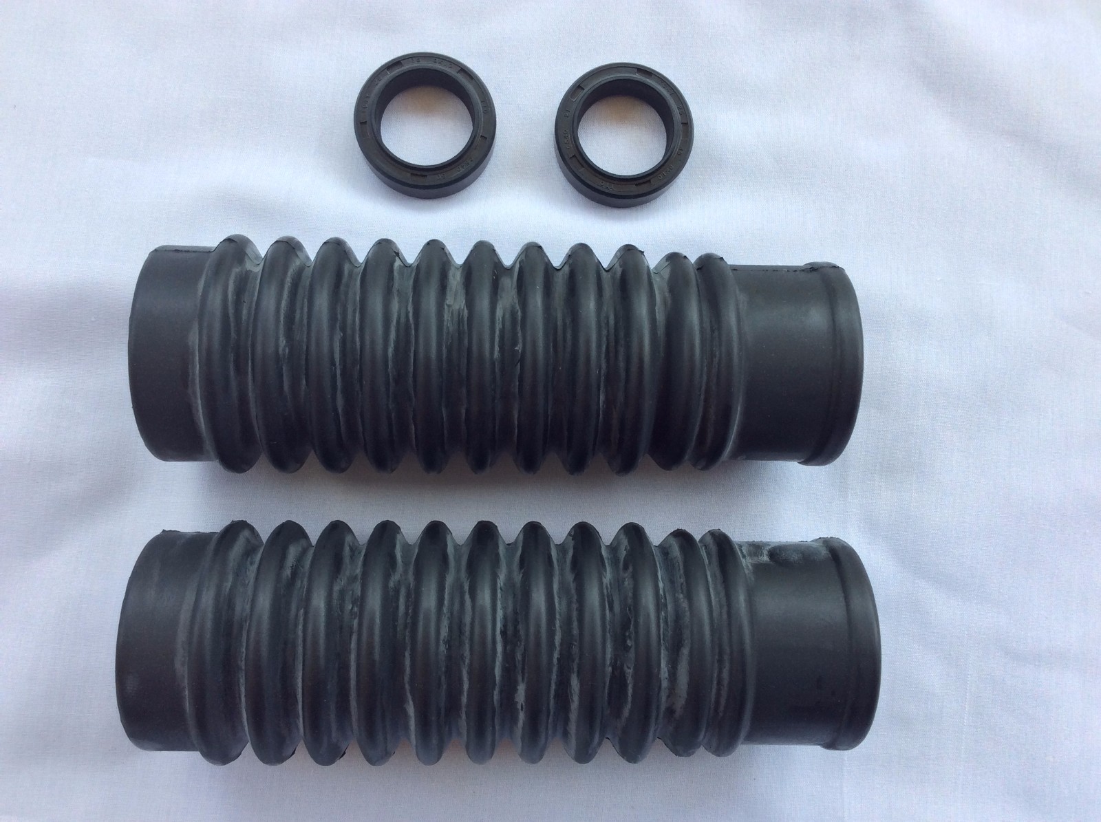 Honda CT70 1973-1979 and K2 K3 K4 New 2 Front Fork Boots Rubbers + 2 seals
