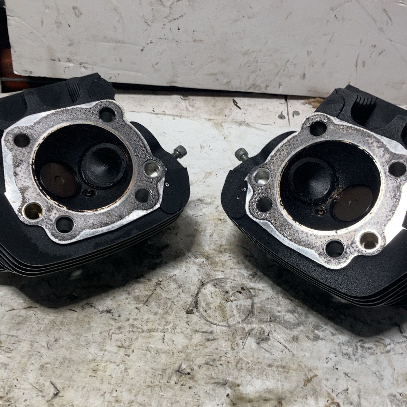 91-03 Harley Sportster XL 1200 OEM Cylinder Head Set Pair Front and Rear Black