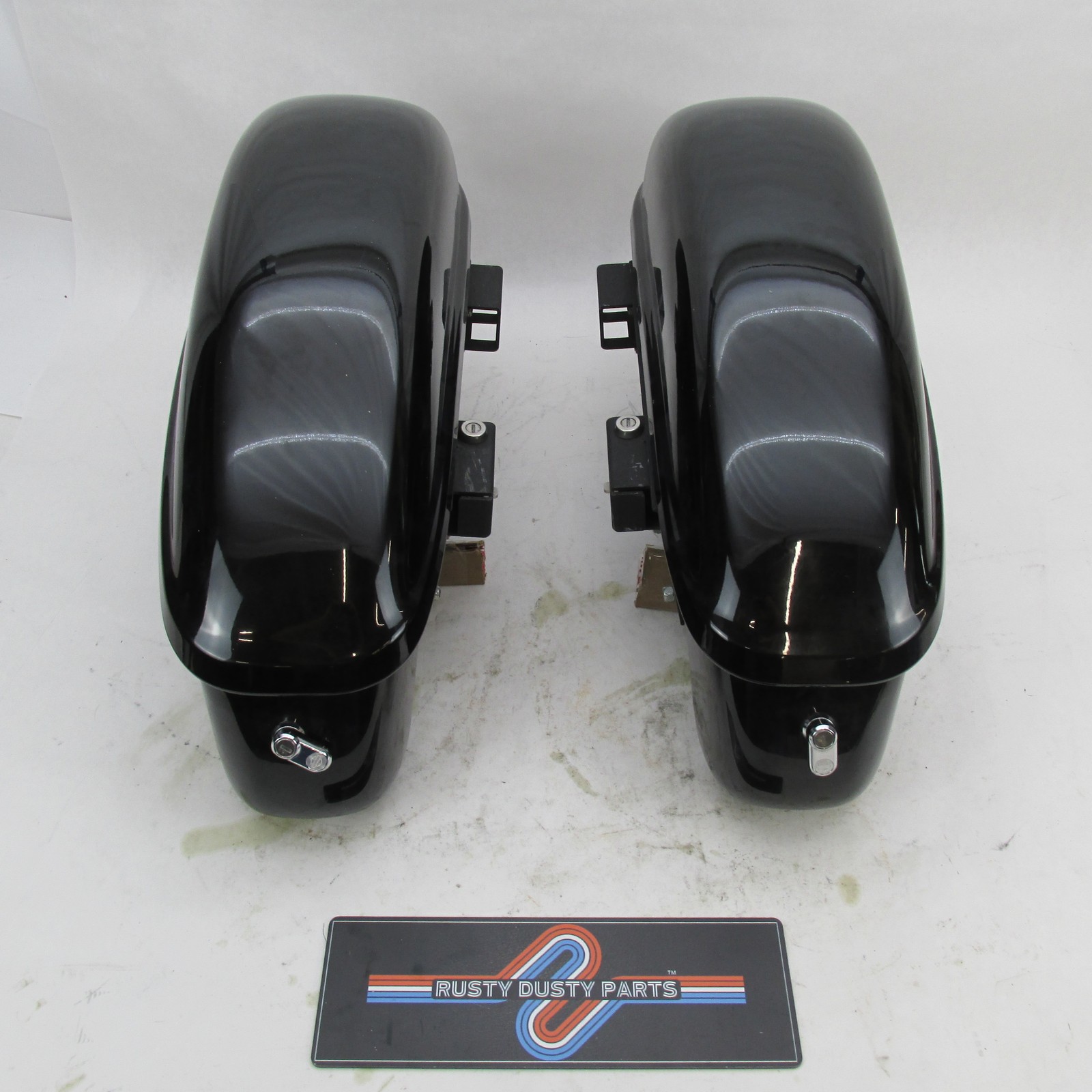 Pair of Harley OEM Softail Hard Bubble Willie G Locking Saddlebags Vivid Black