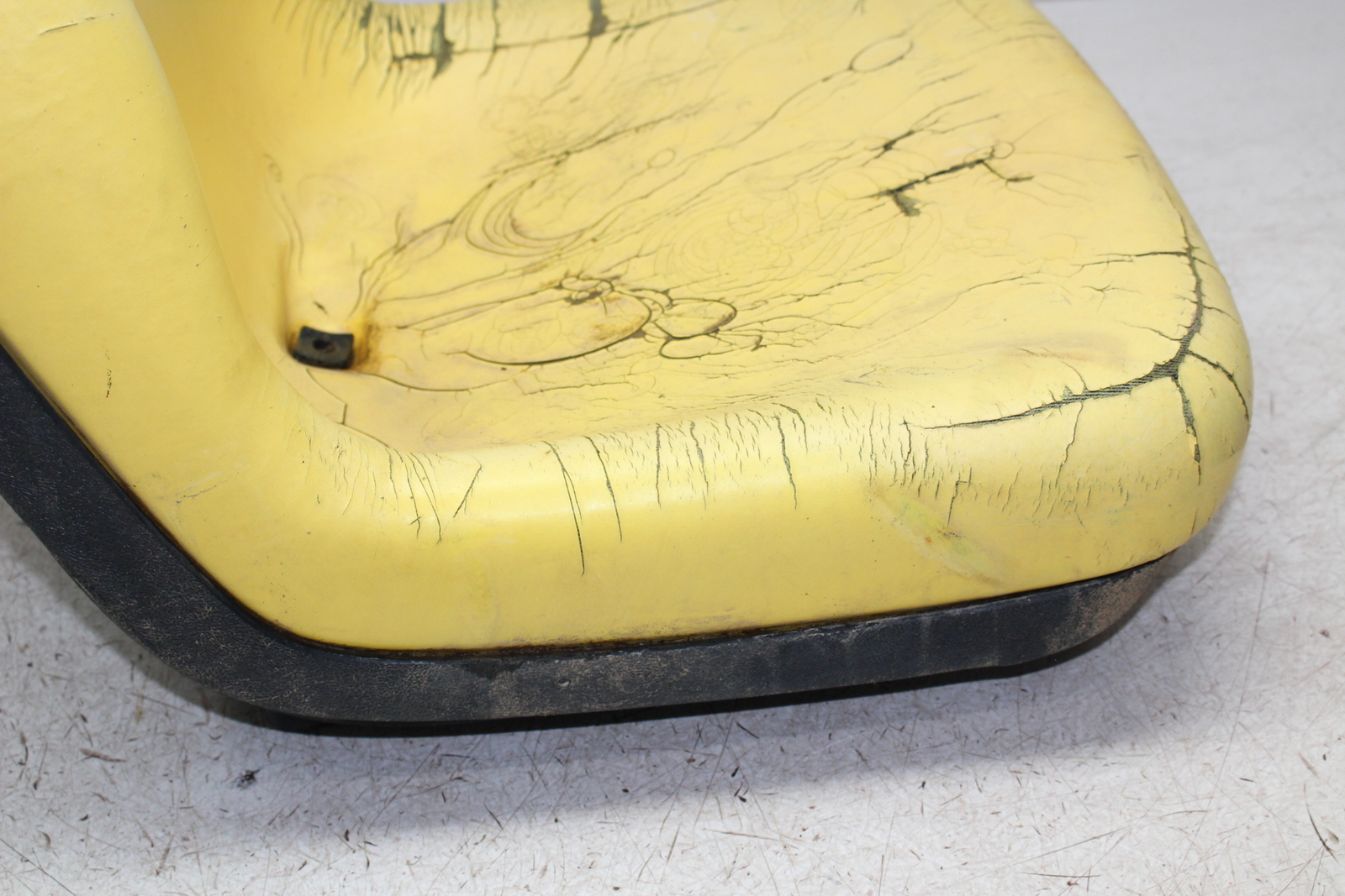 1997 JOHN DEERE GATOR 6X4 FRONT PASSENGER SIDE SEAT