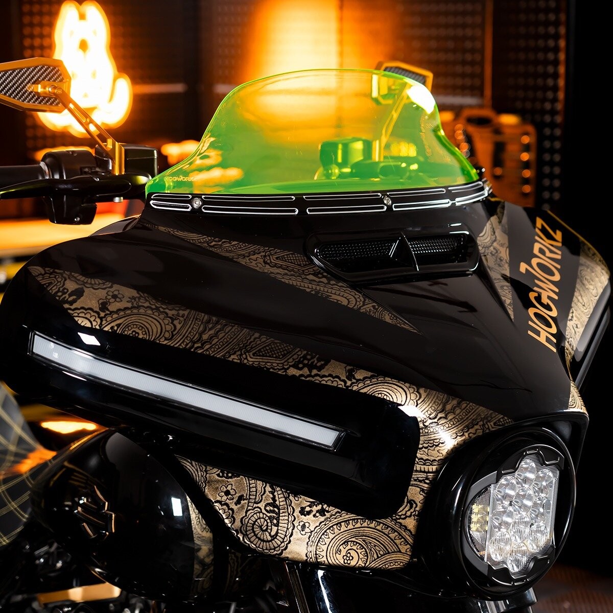 HogWorkz Green 7 in. Flowz Windshield HW160040