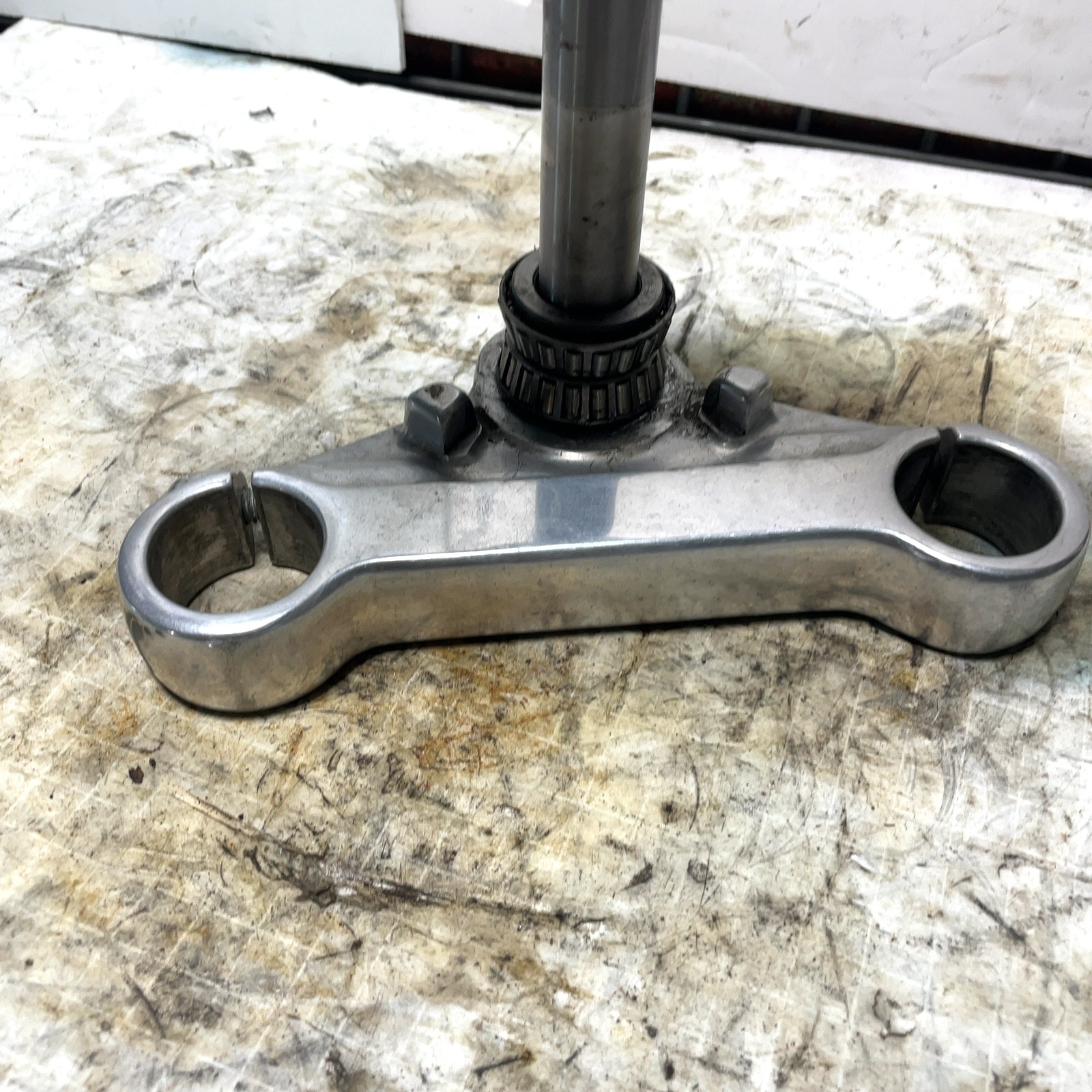 90-99 Harley Dyna Low Rider Super Glide OEM Triple Tree Fork Clamp READ