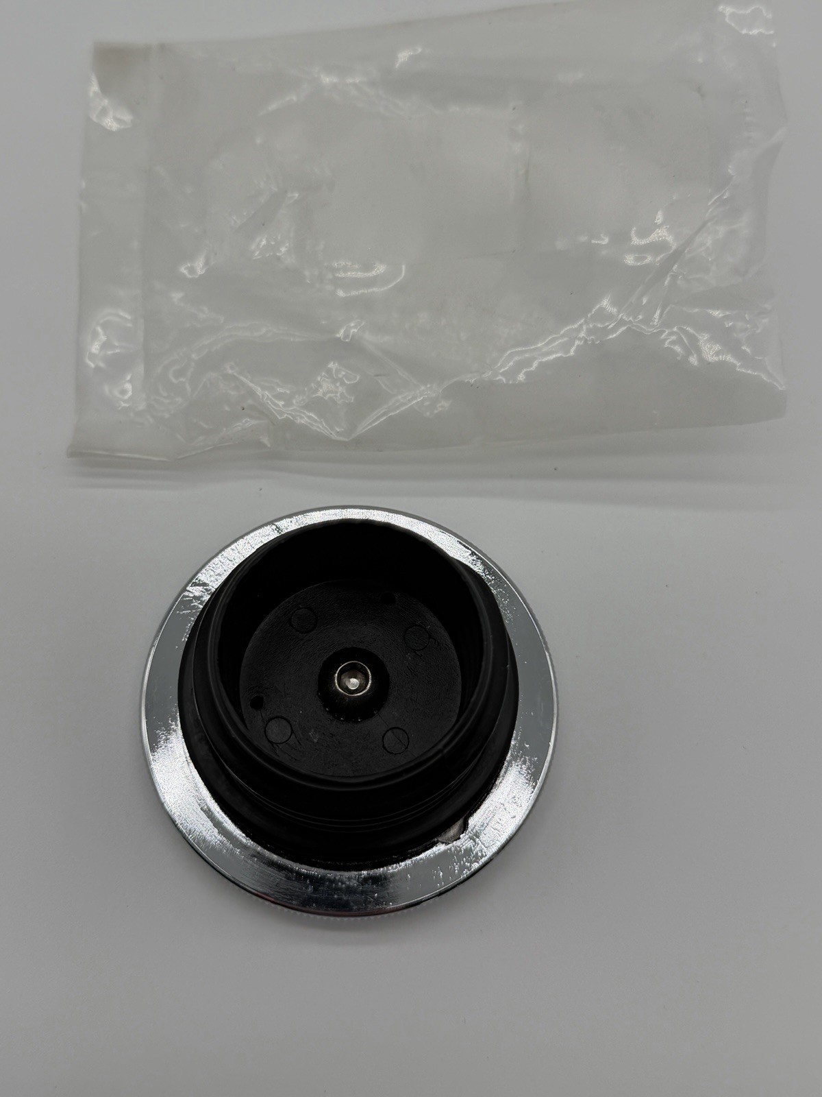 Chrome Flush Mount Motorcycle Fuel Gas Cap Black Base for Harley Davidson